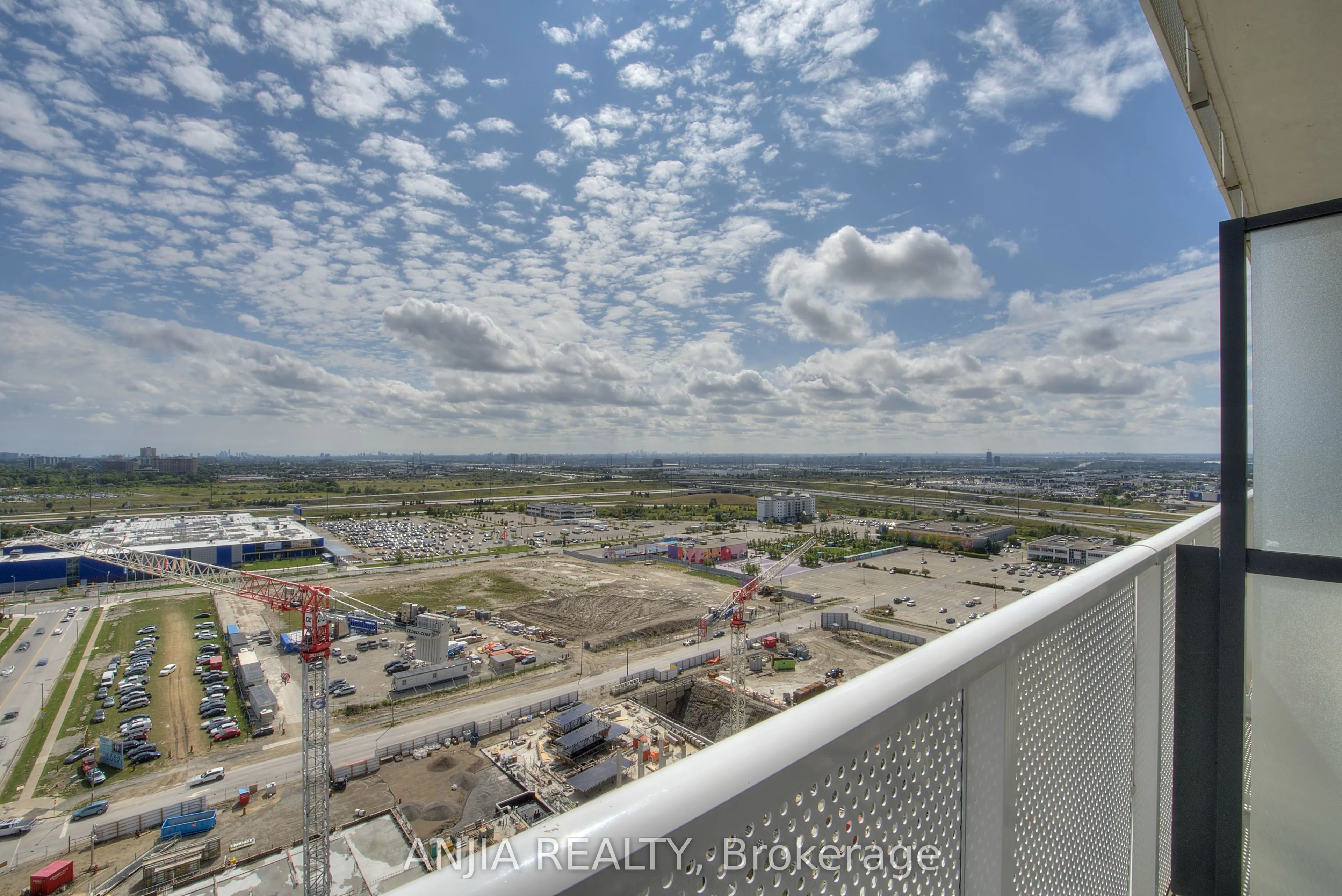 28 Interchange Way, #2210