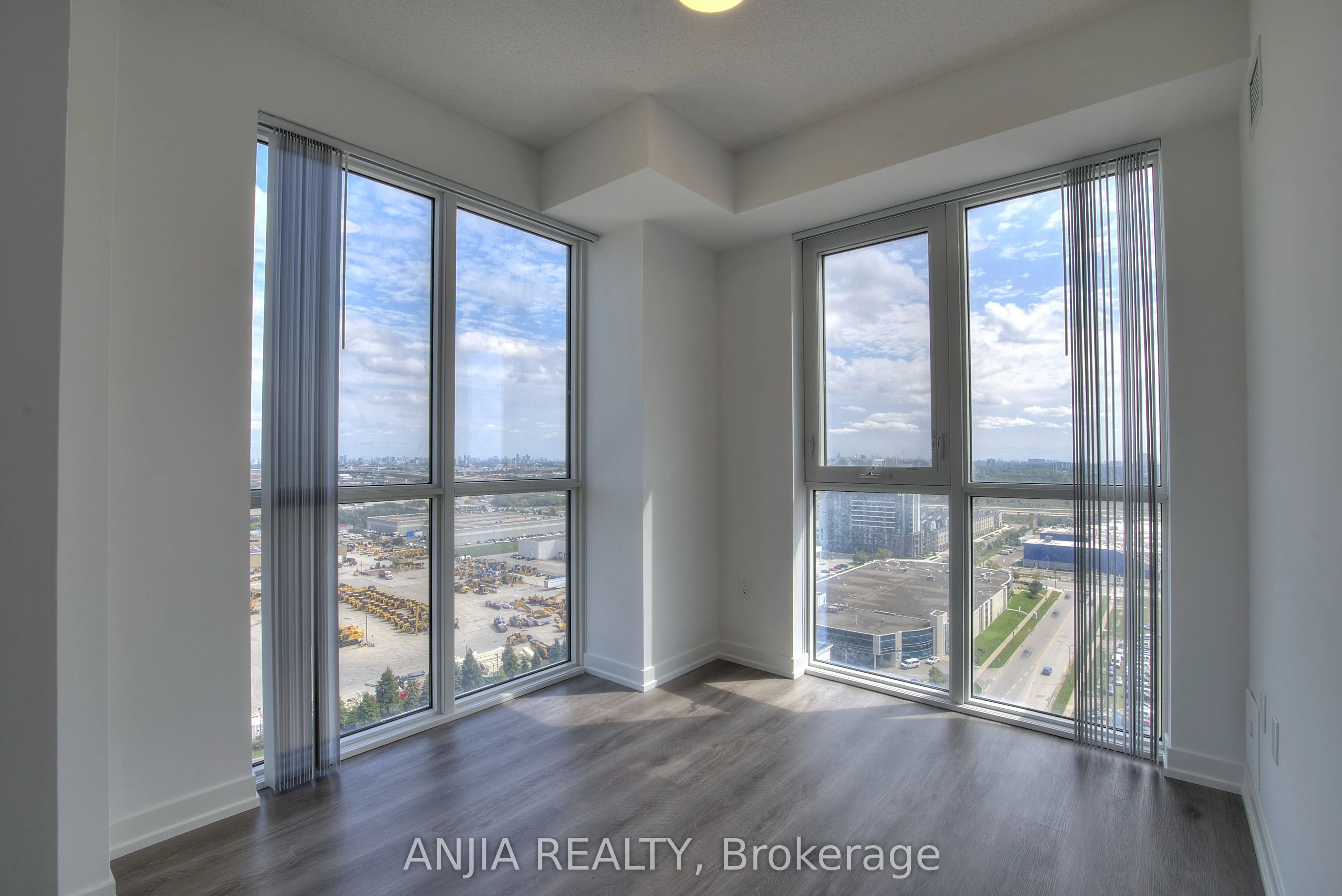 28 Interchange Way, #2210