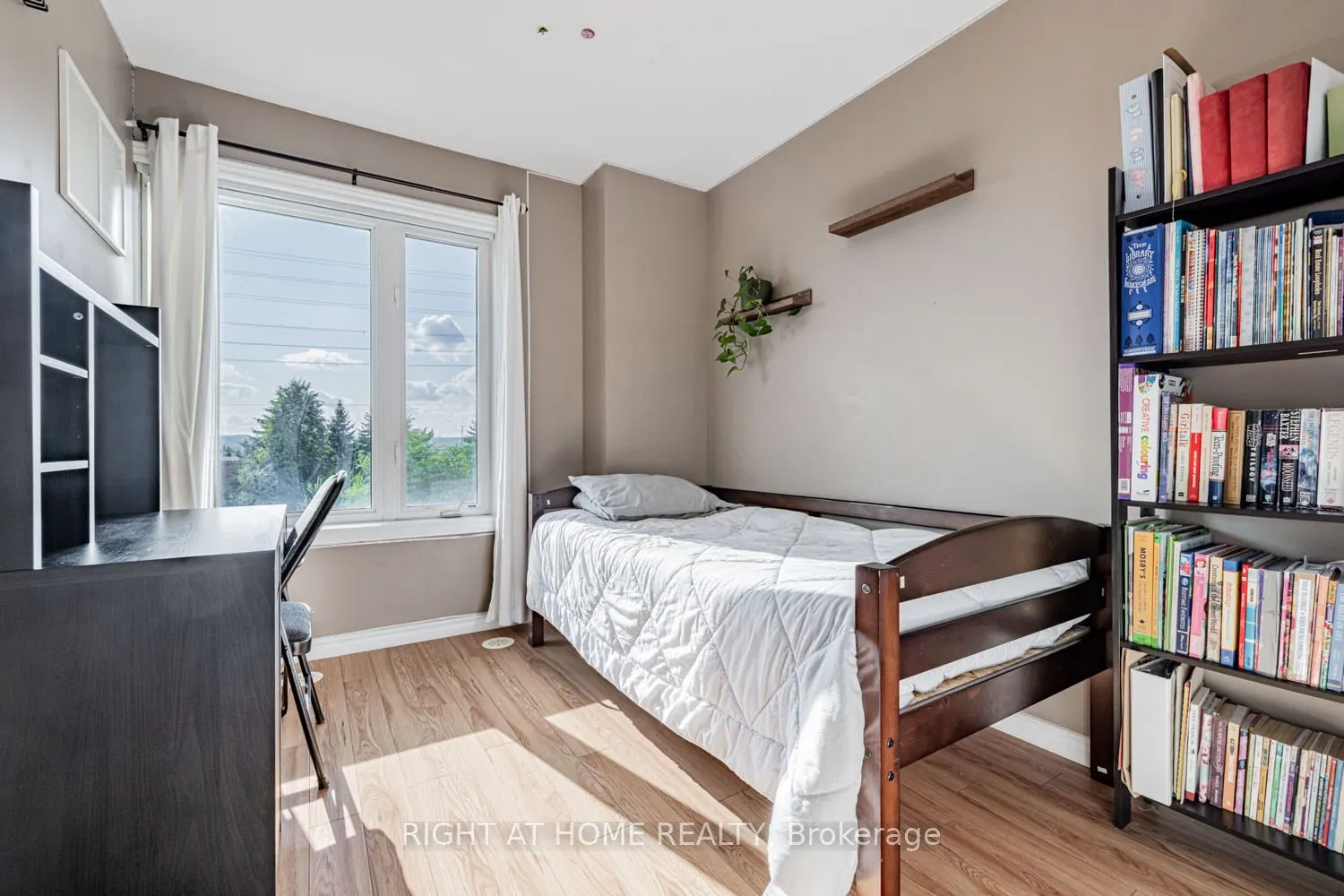 15943 Bayview Avenue, #9