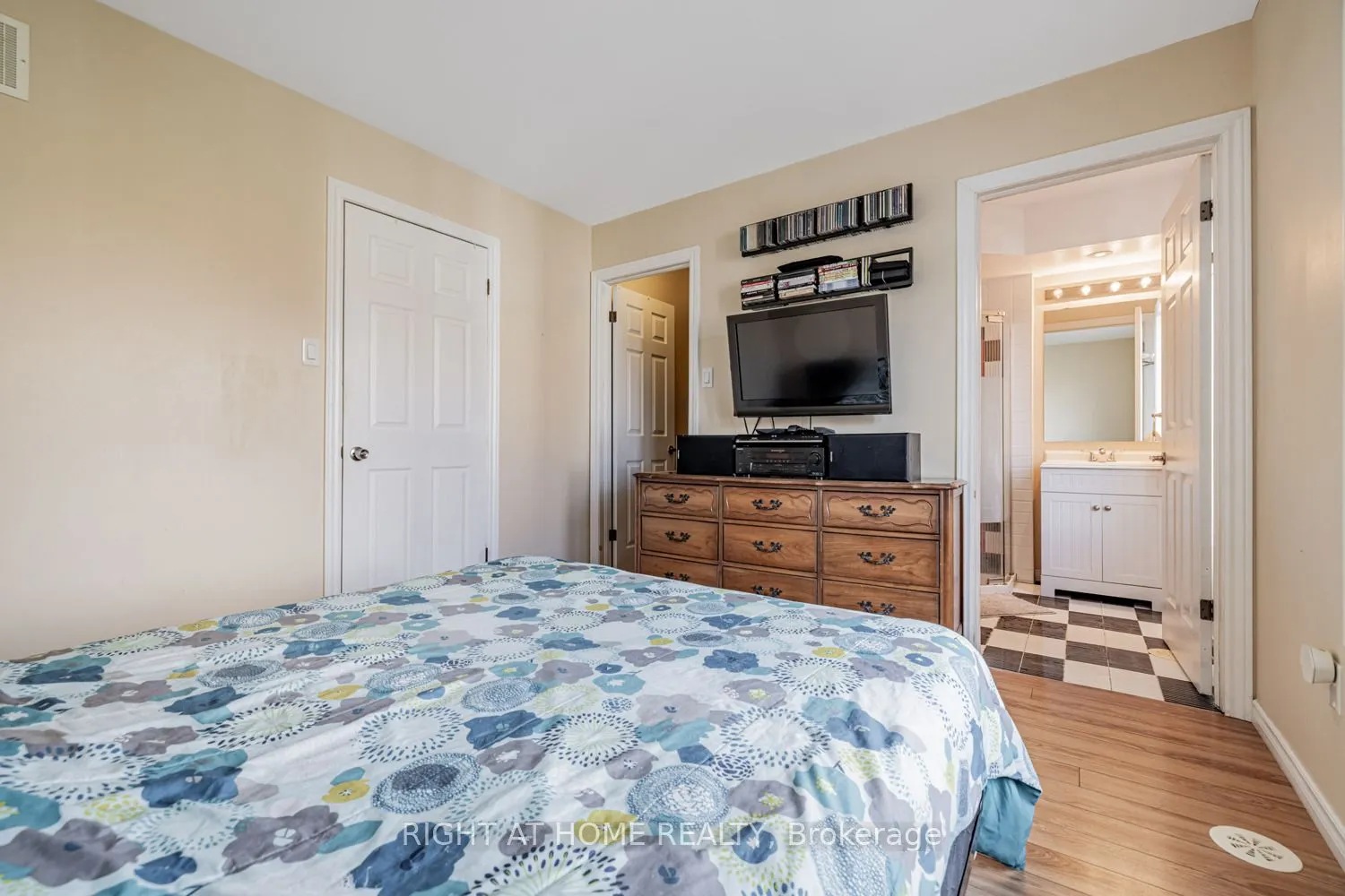 15943 Bayview Avenue, #9