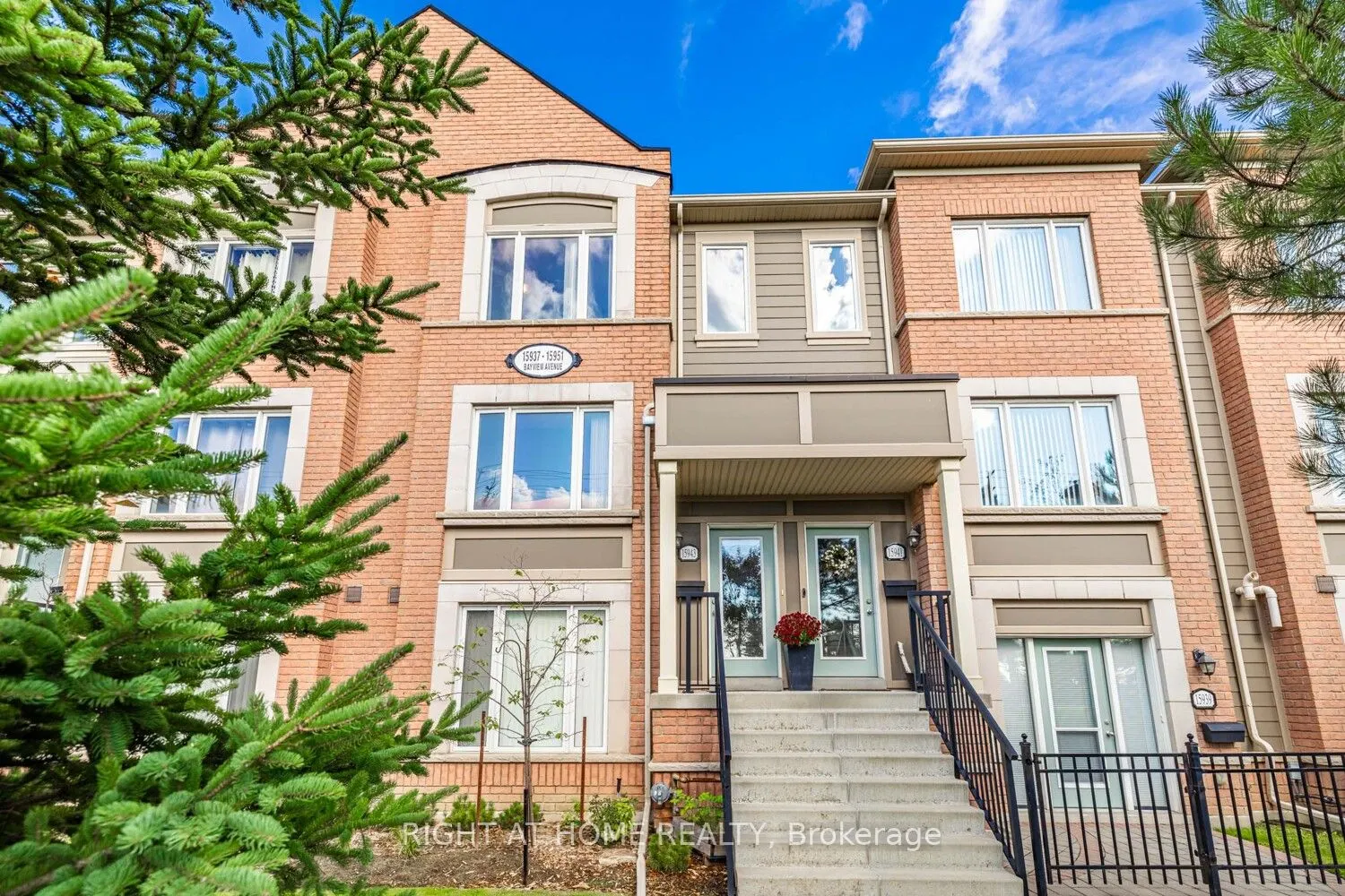 15943 Bayview Avenue, #9