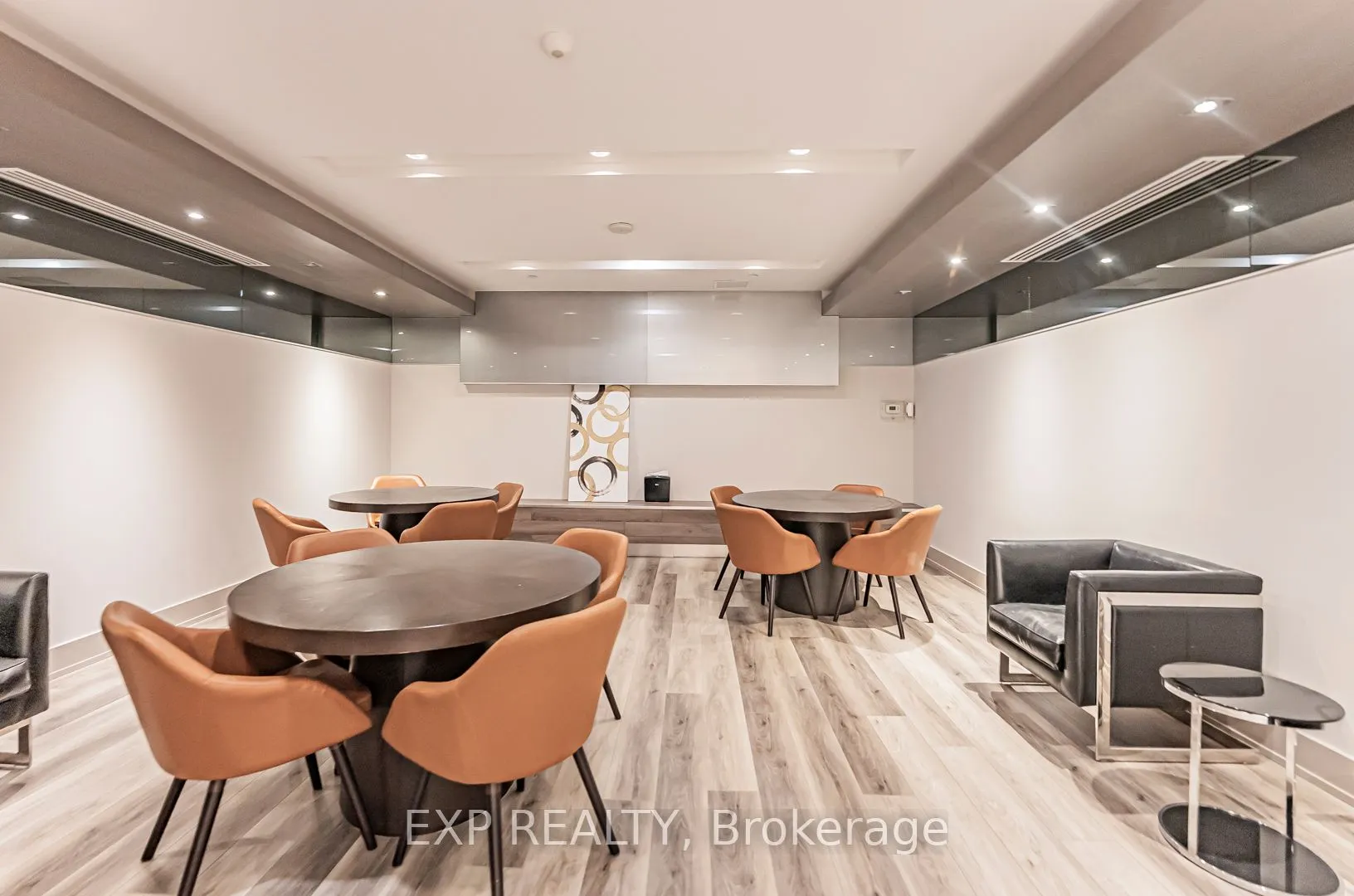 7167 Yonge Street, #308