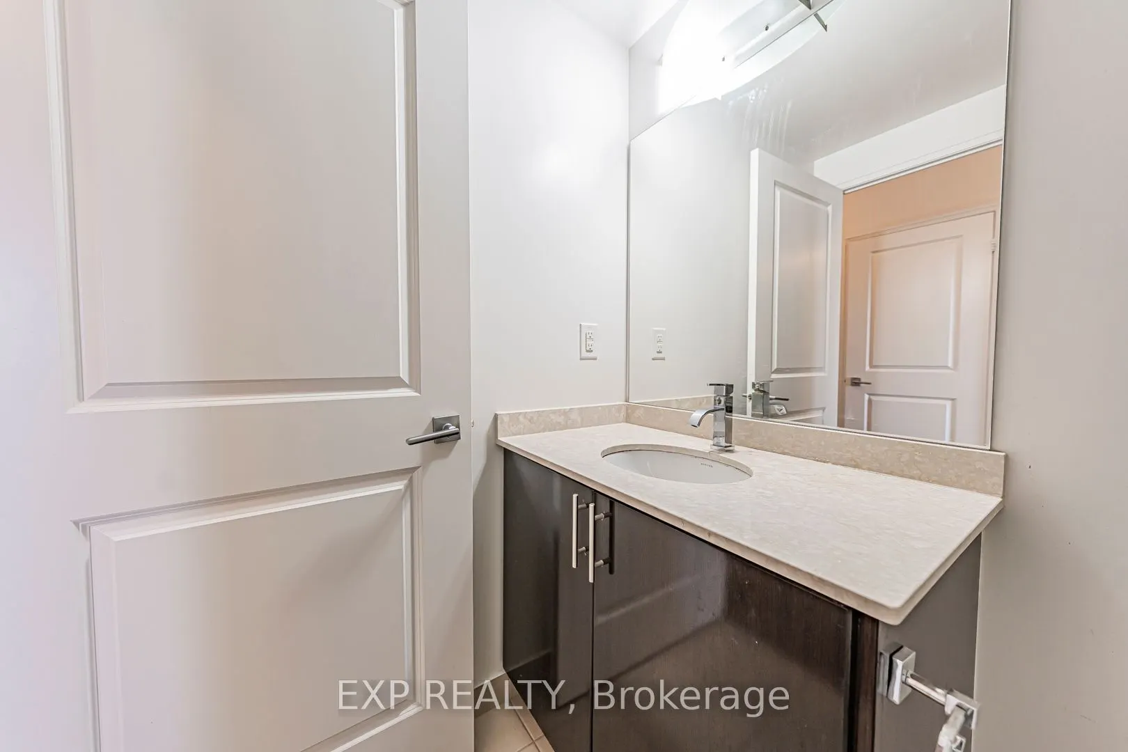 7167 Yonge Street, #308