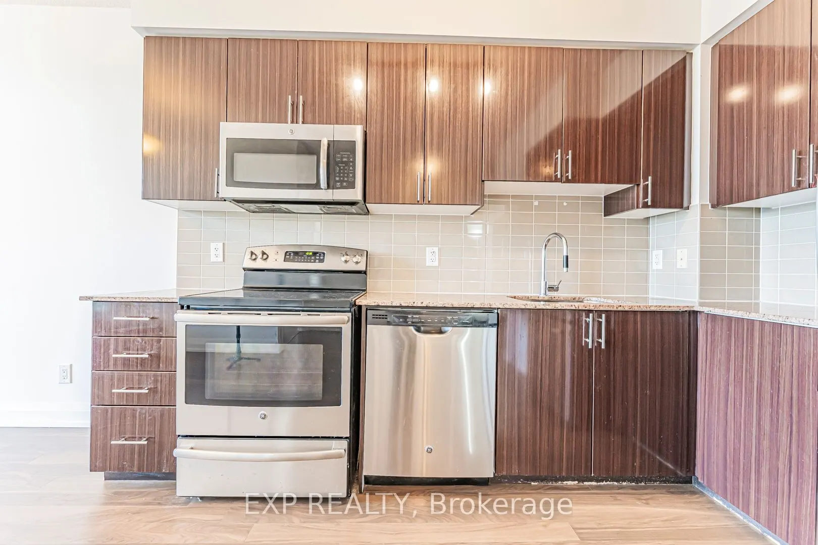 7167 Yonge Street, #308