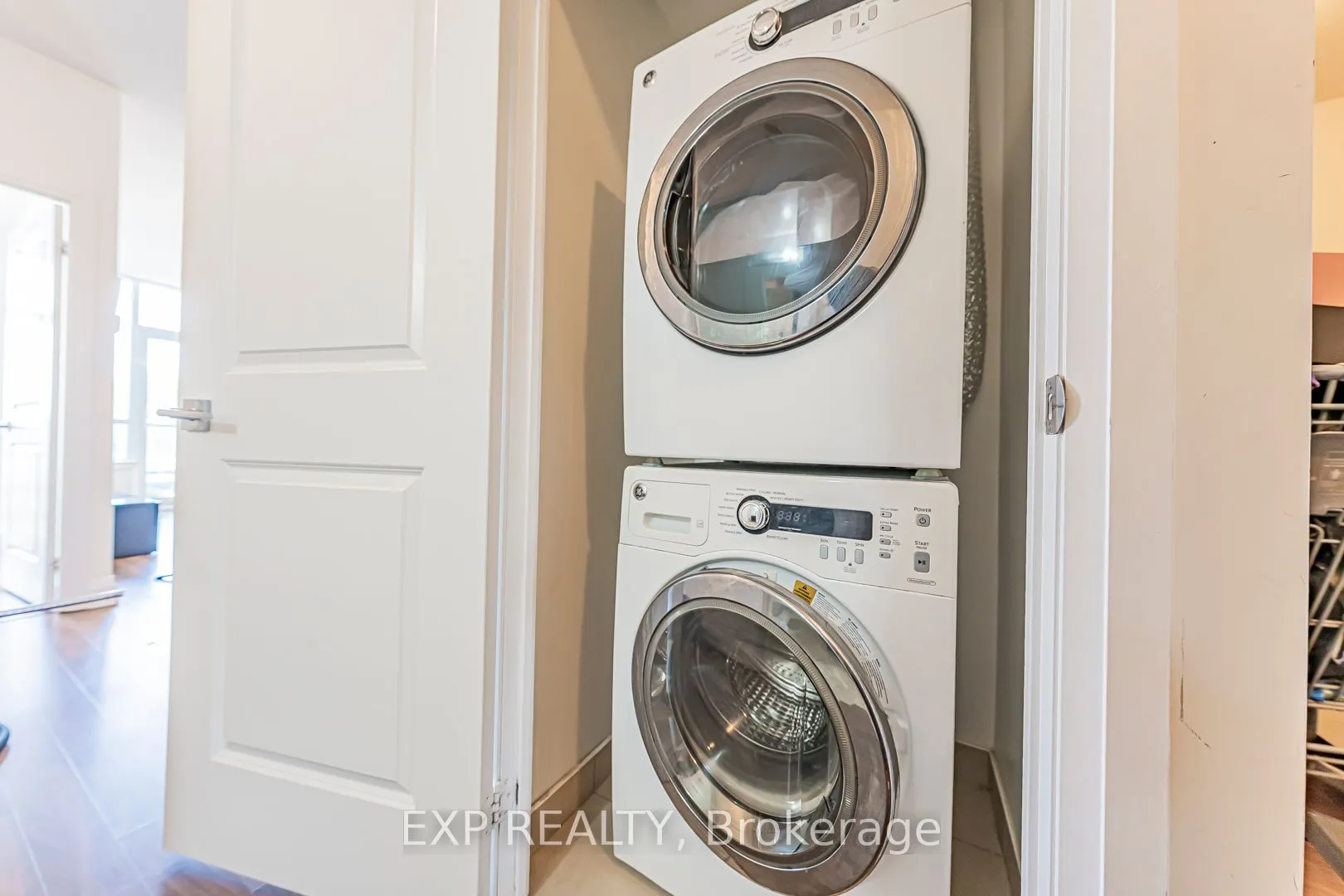 7167 Yonge Street, #308