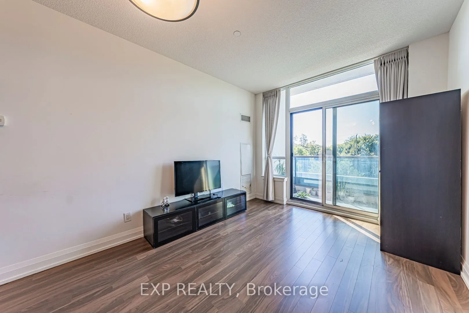 7167 Yonge Street, #308