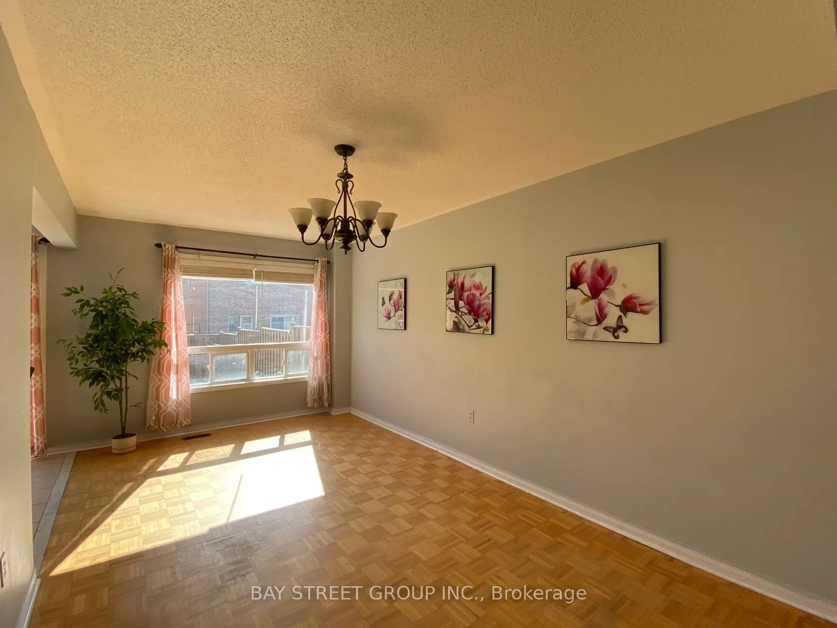 27 Neuchatel Avenue