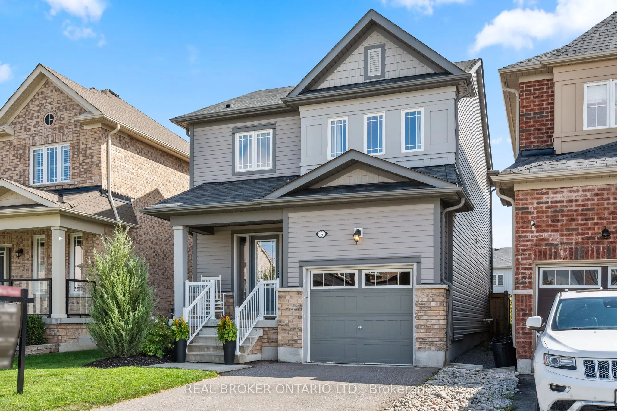 5 Don Hadden Crescent