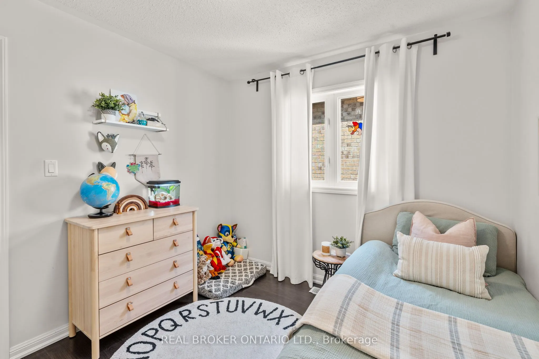 5 Don Hadden Crescent