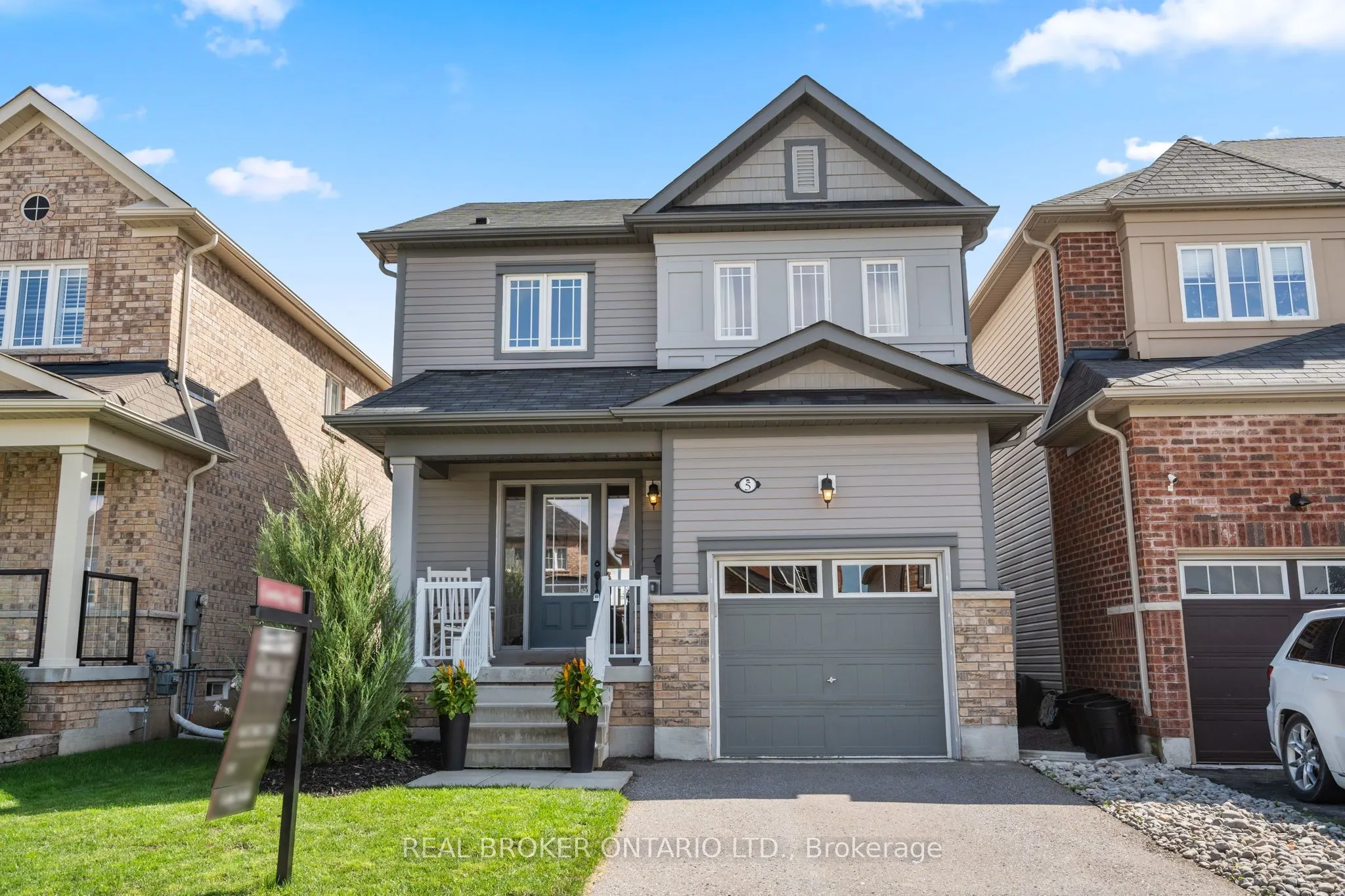 5 Don Hadden Crescent