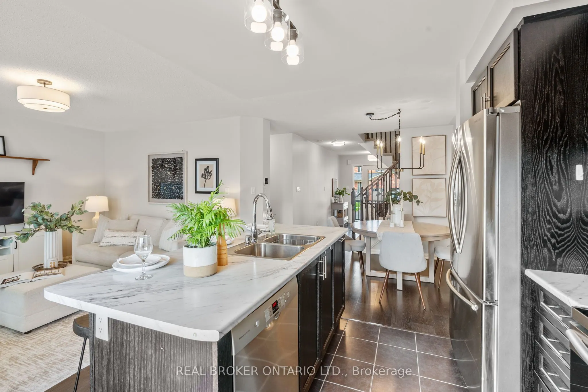 5 Don Hadden Crescent