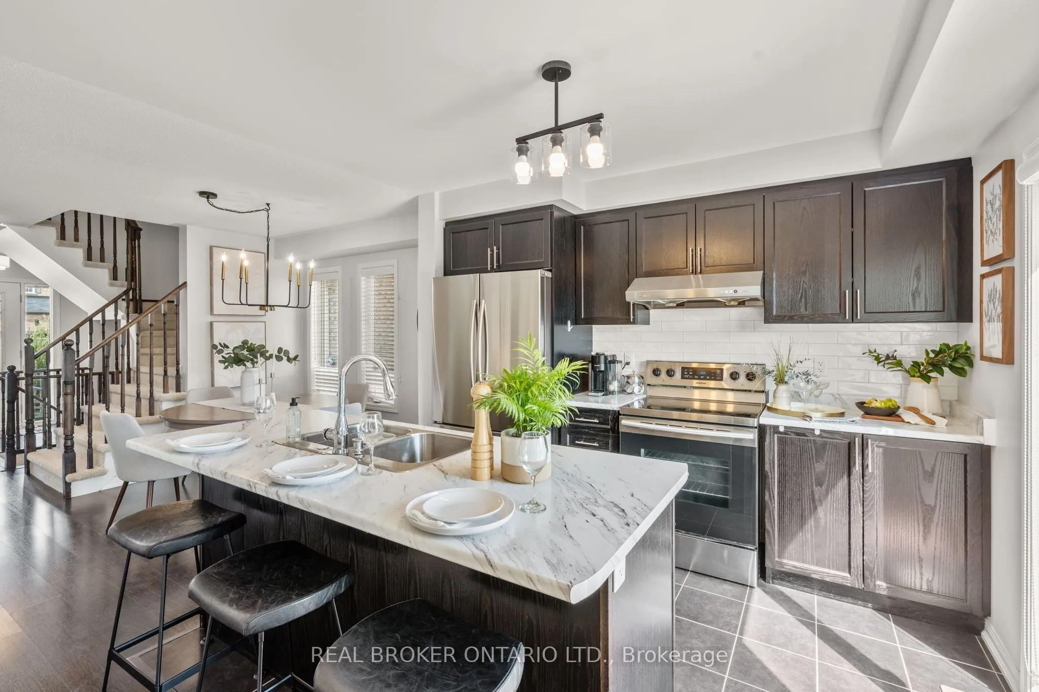 5 Don Hadden Crescent