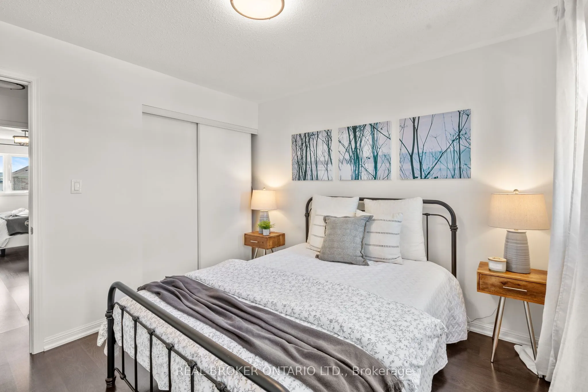 5 Don Hadden Crescent