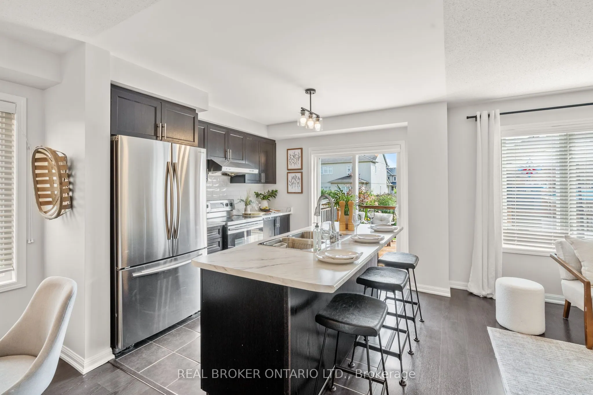 5 Don Hadden Crescent