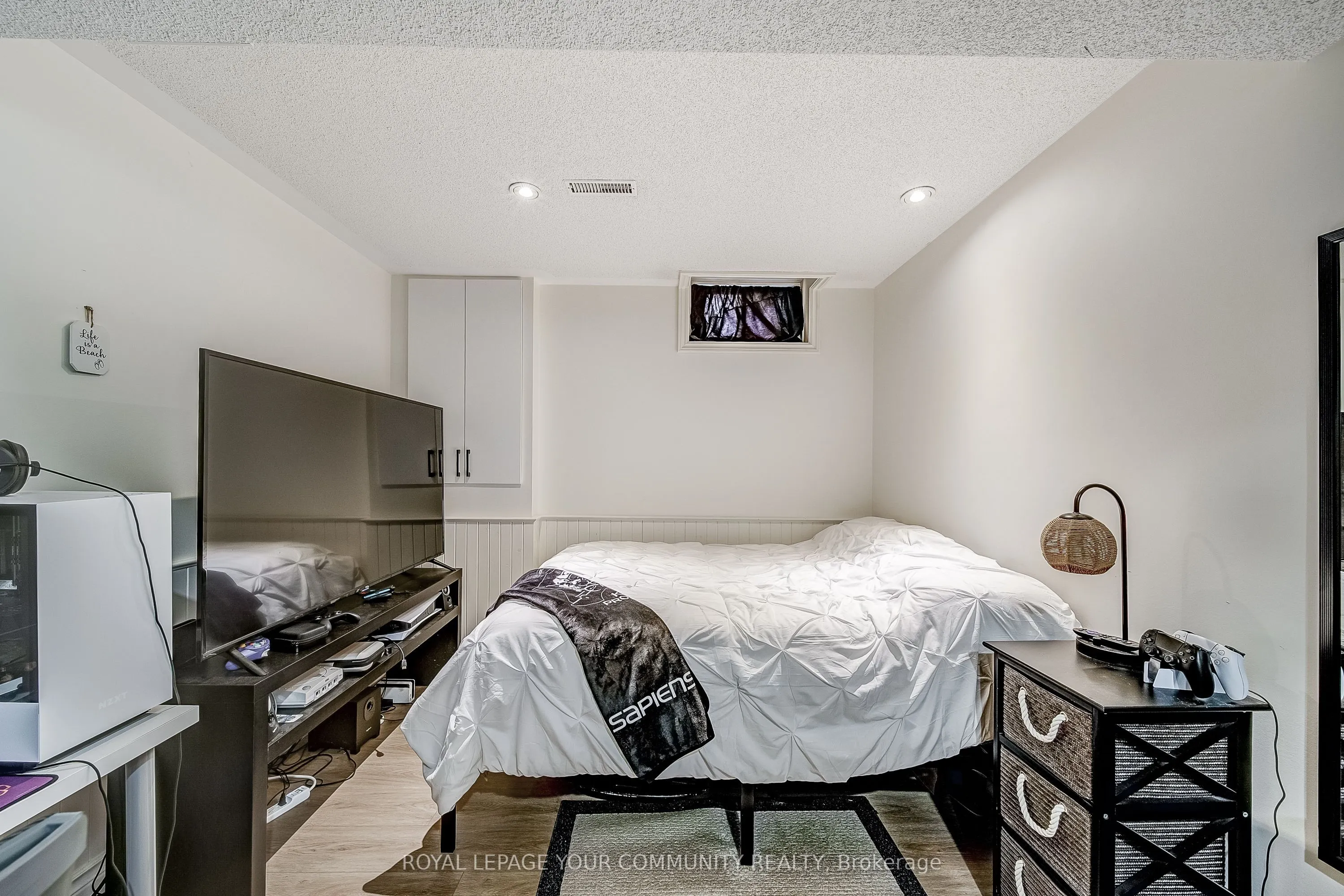 21 Litner Crescent