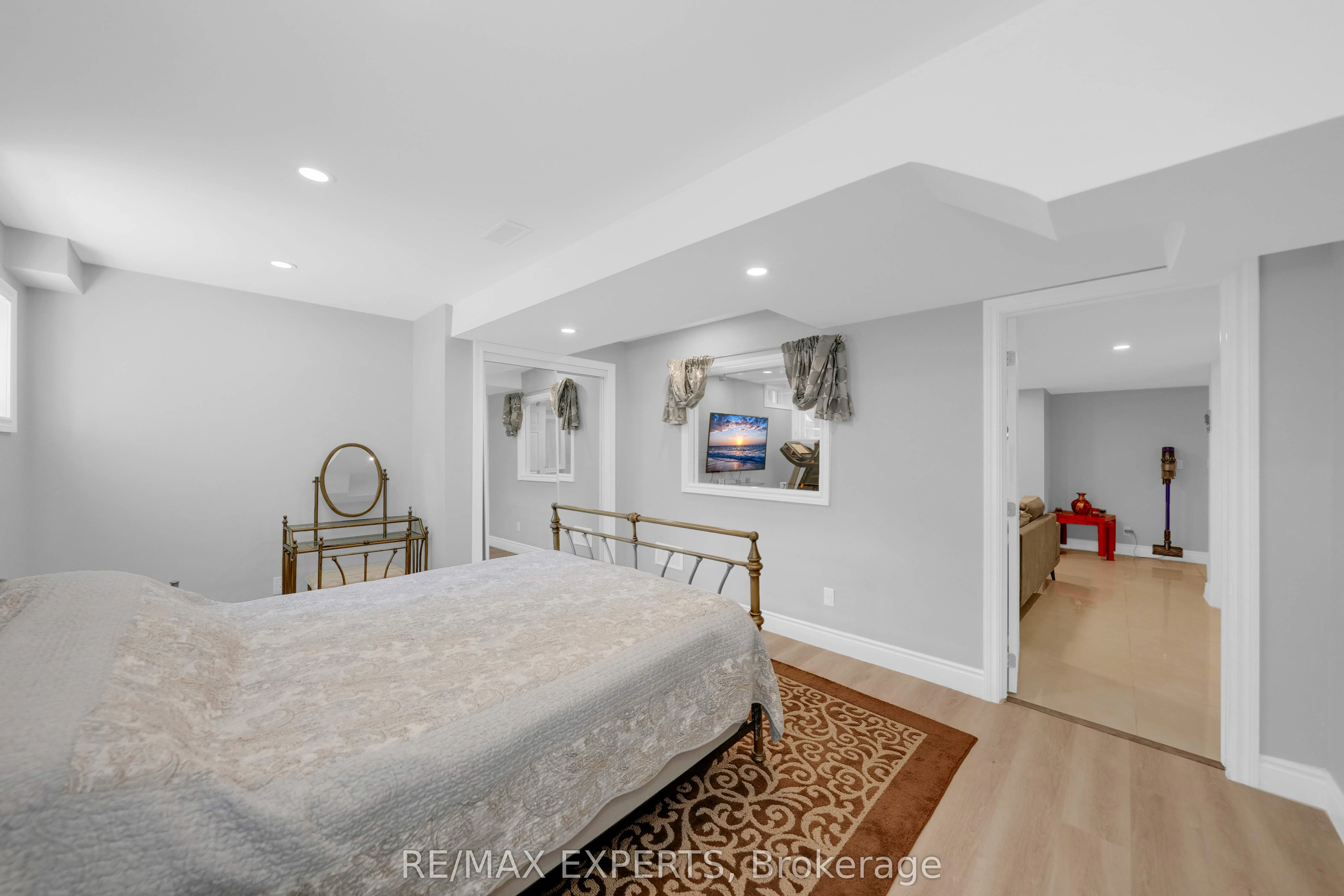 2190 Dawson Crescent