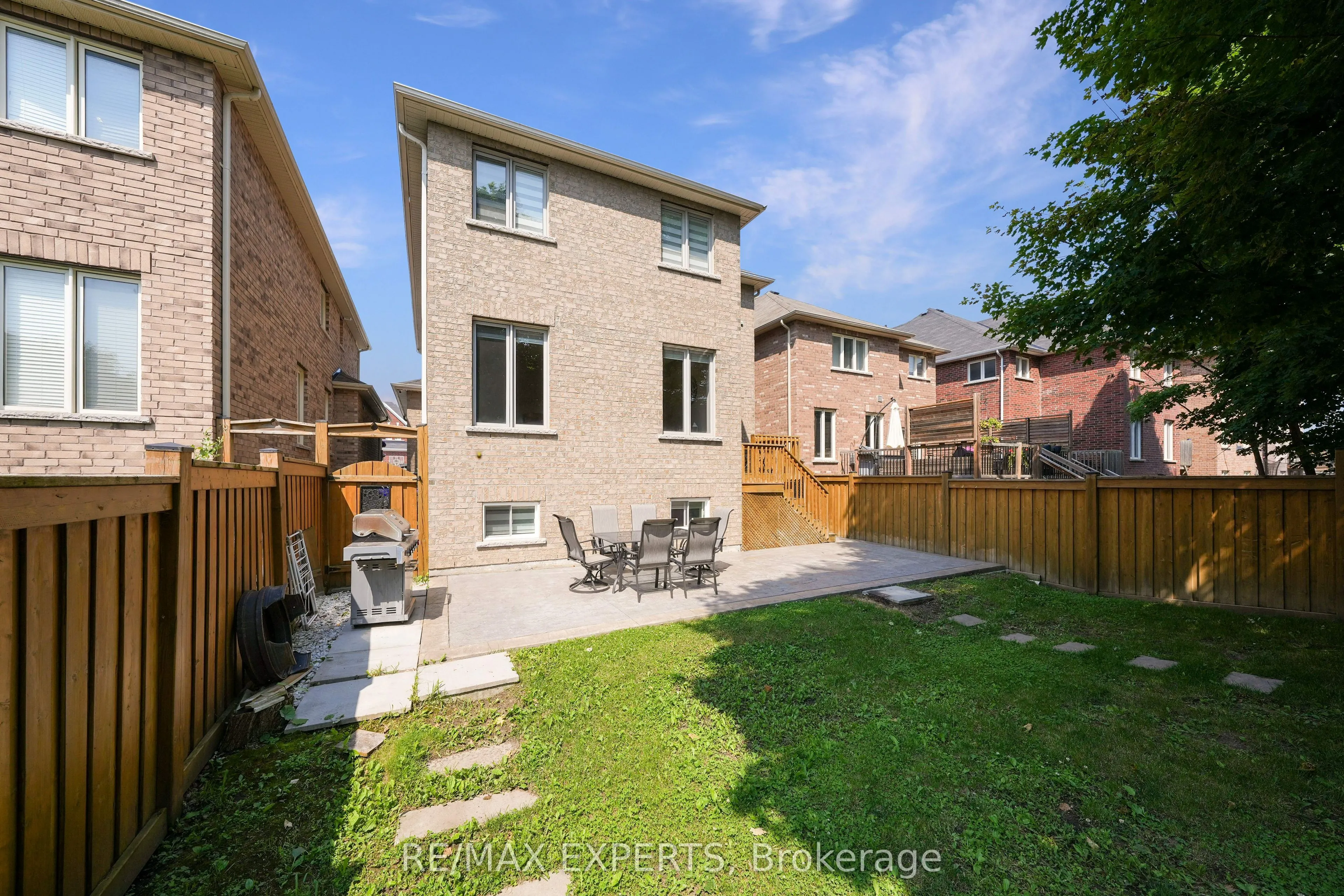2190 Dawson Crescent