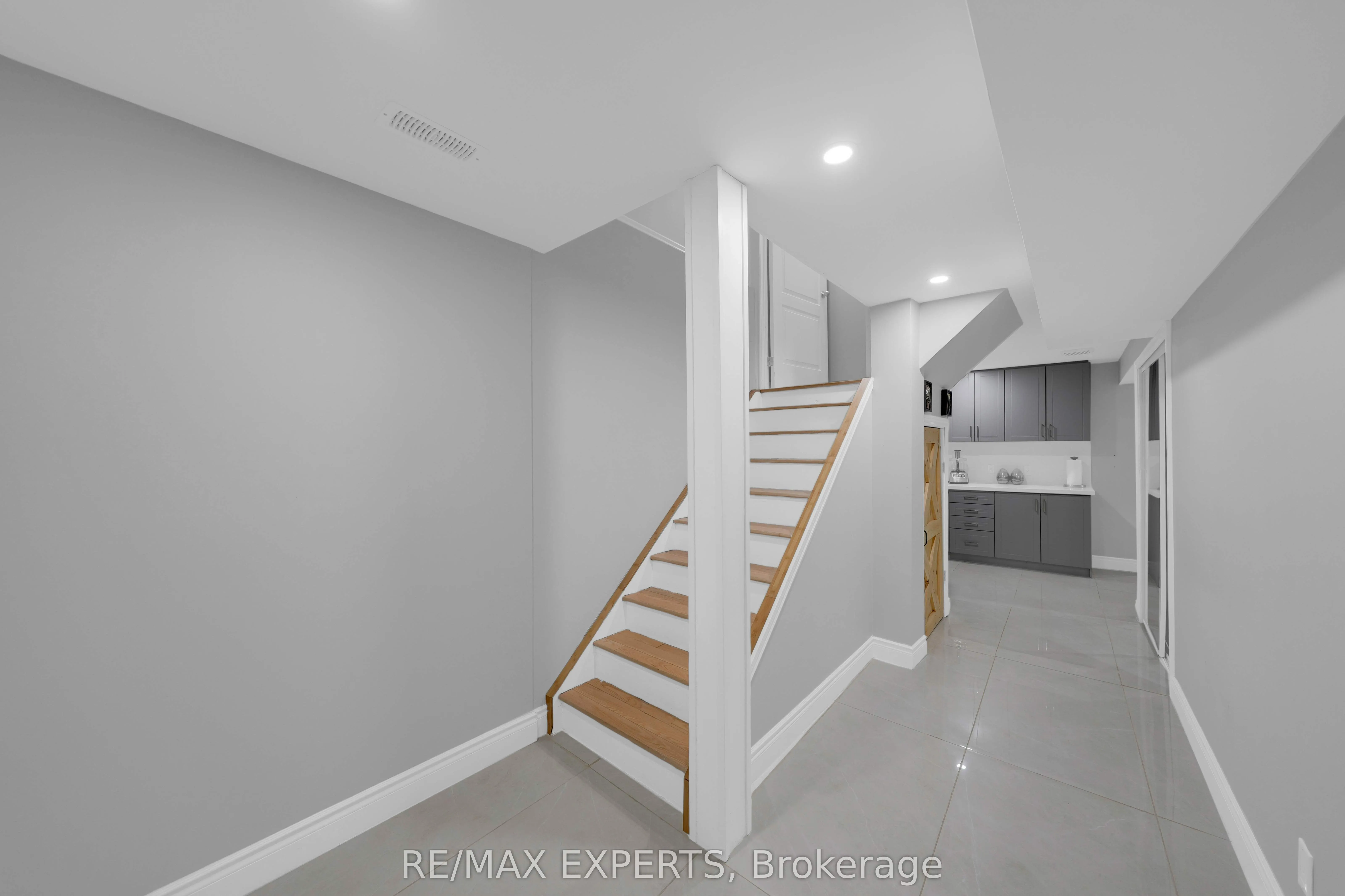 2190 Dawson Crescent