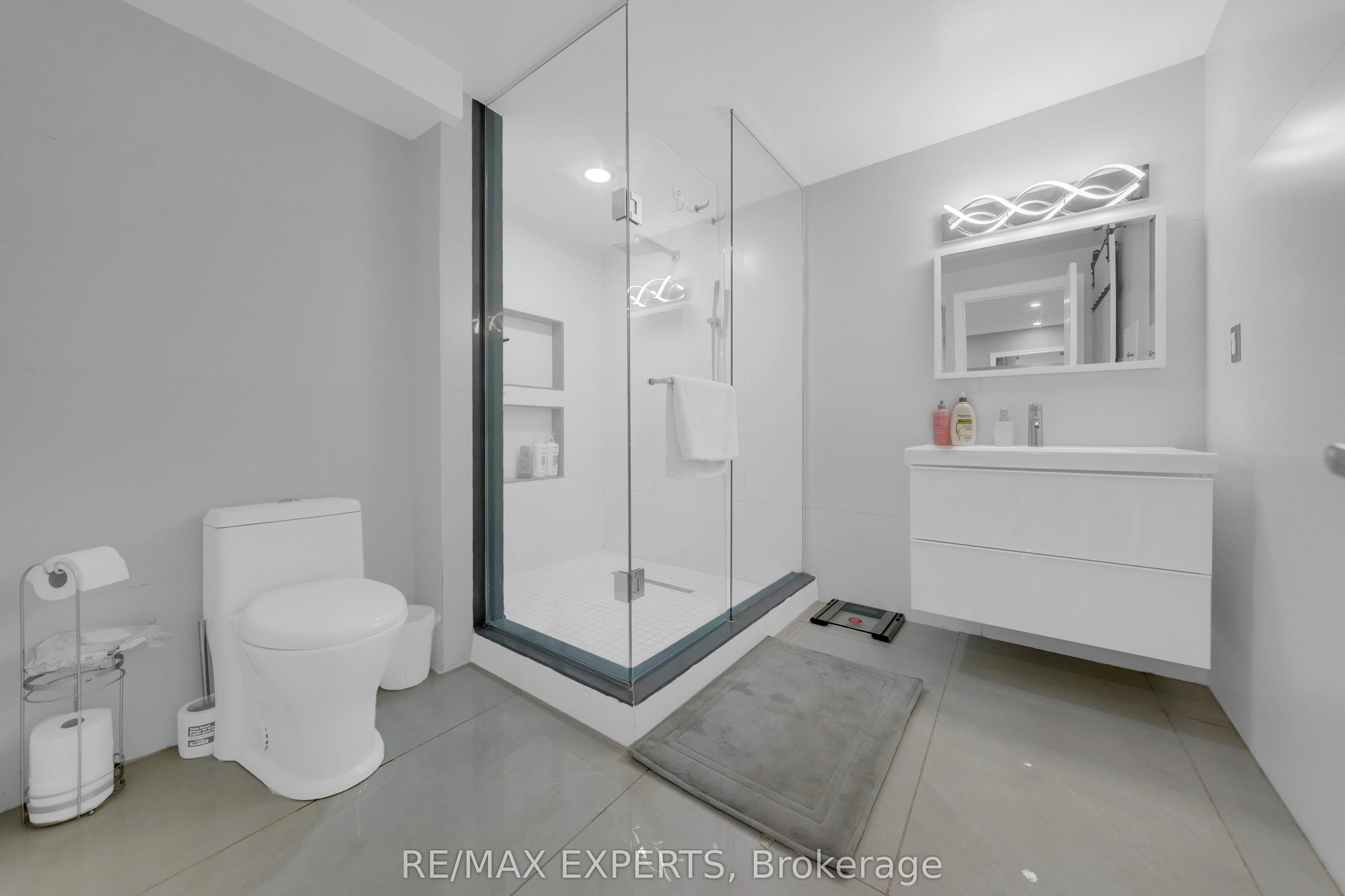 2190 Dawson Crescent