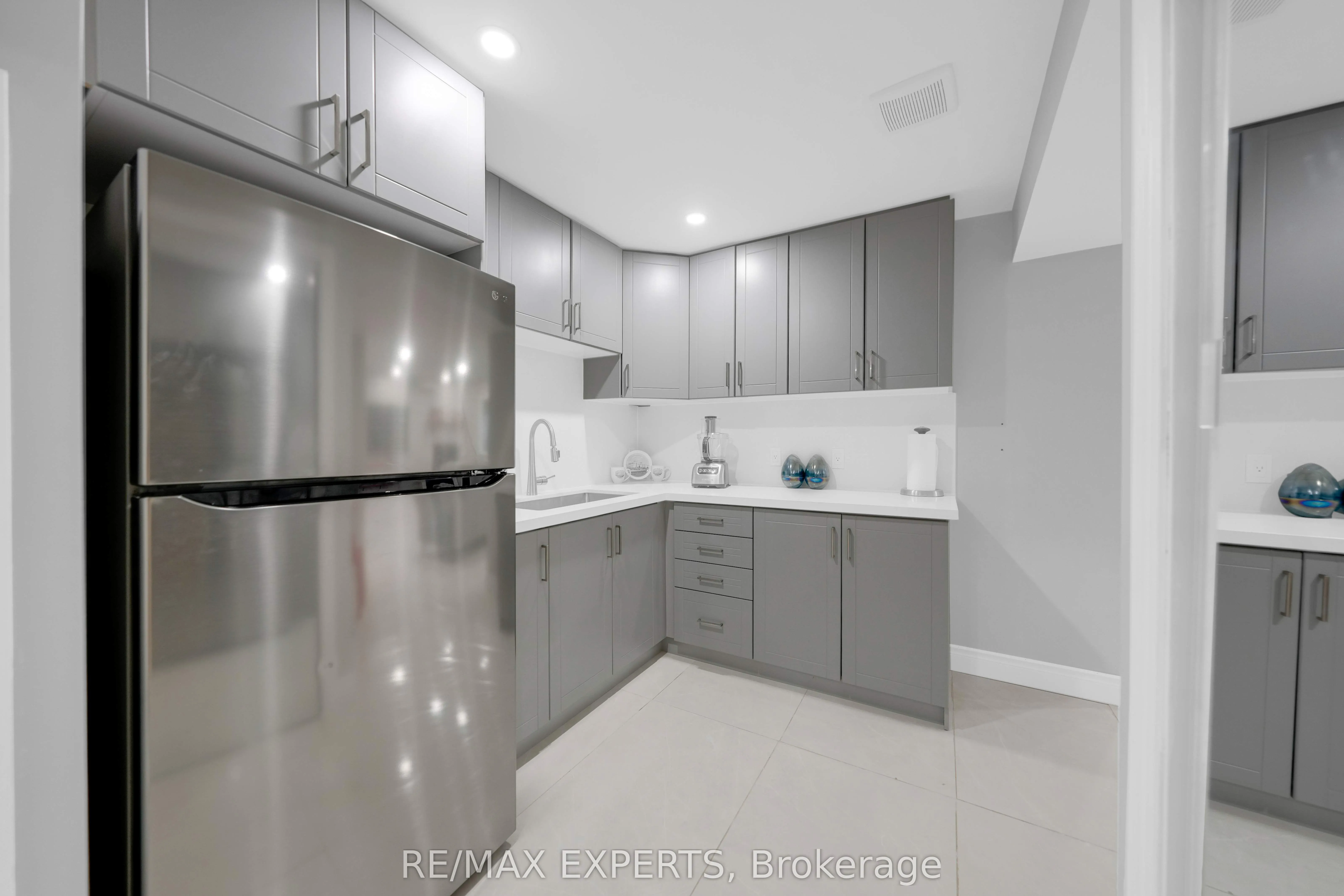 2190 Dawson Crescent