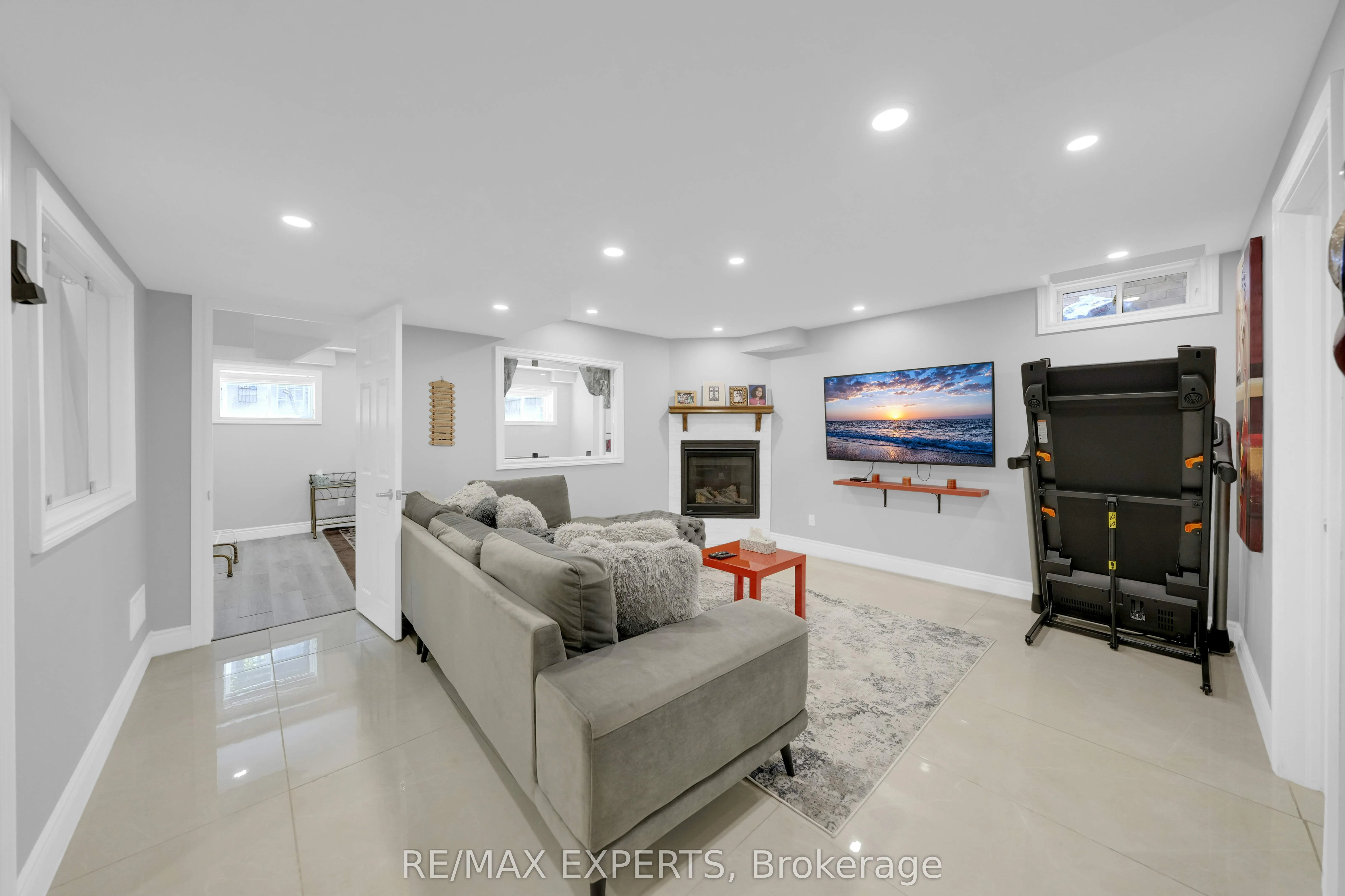 2190 Dawson Crescent