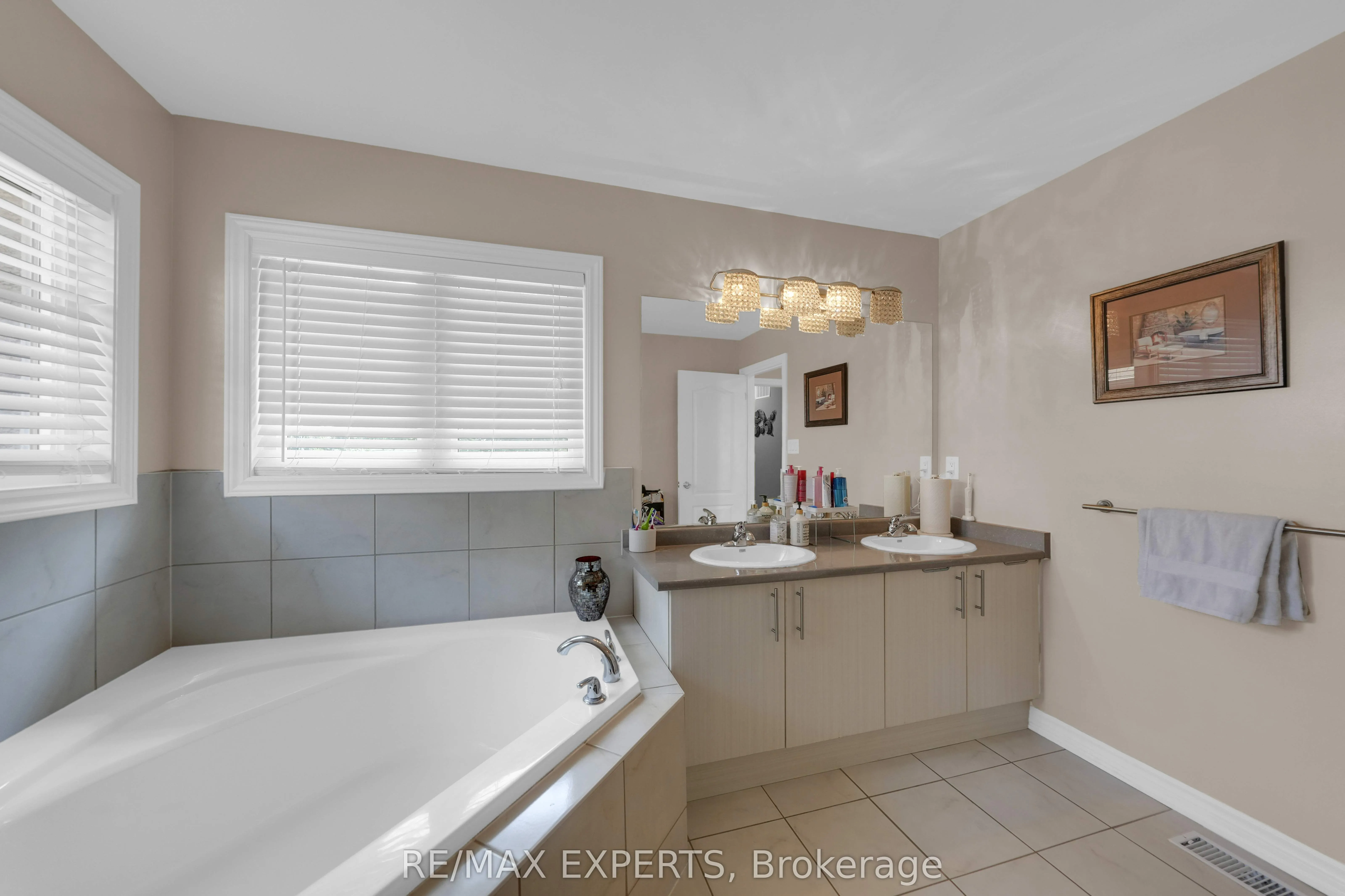 2190 Dawson Crescent