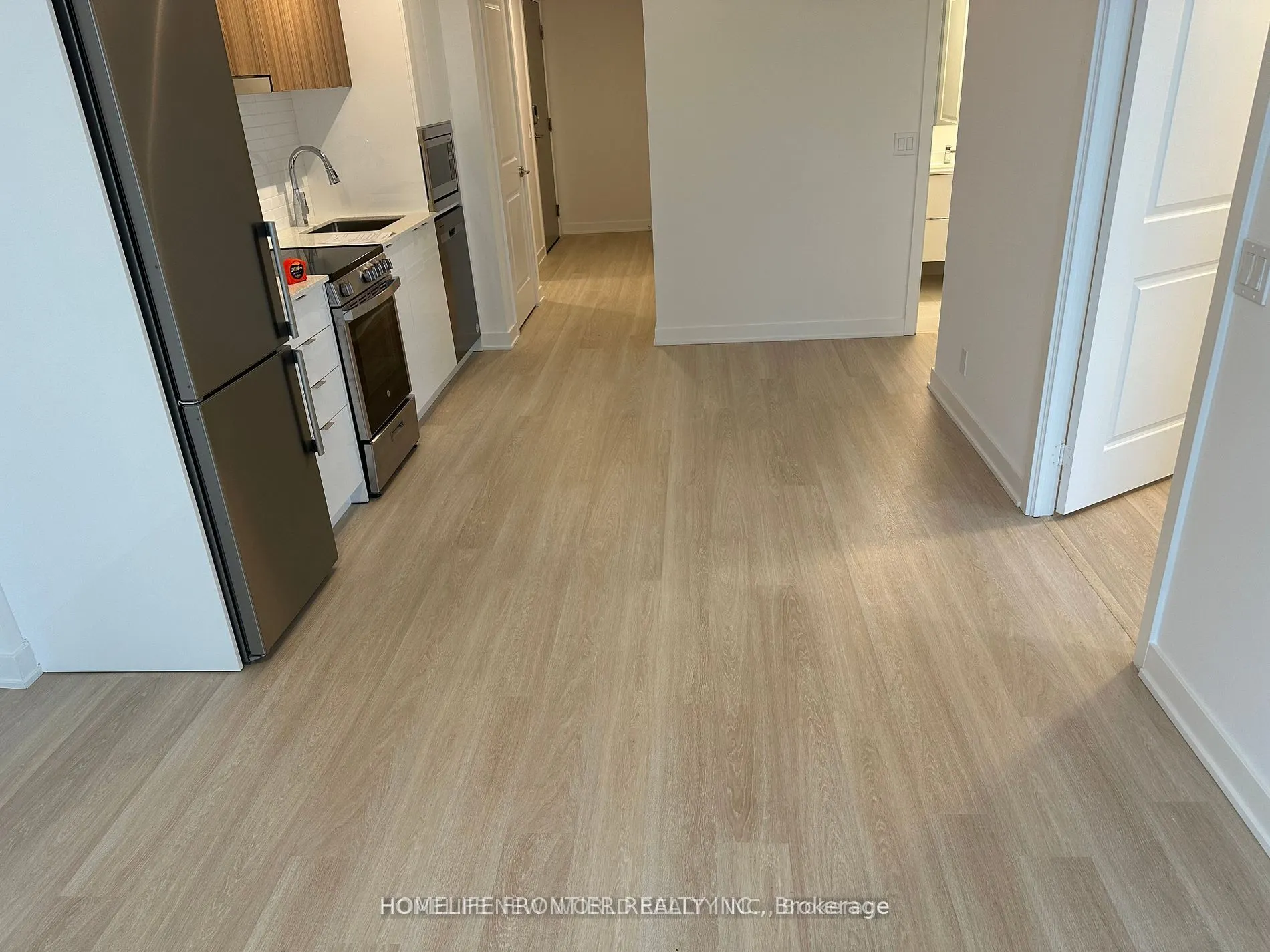 50 Upper Mall Way, #B802