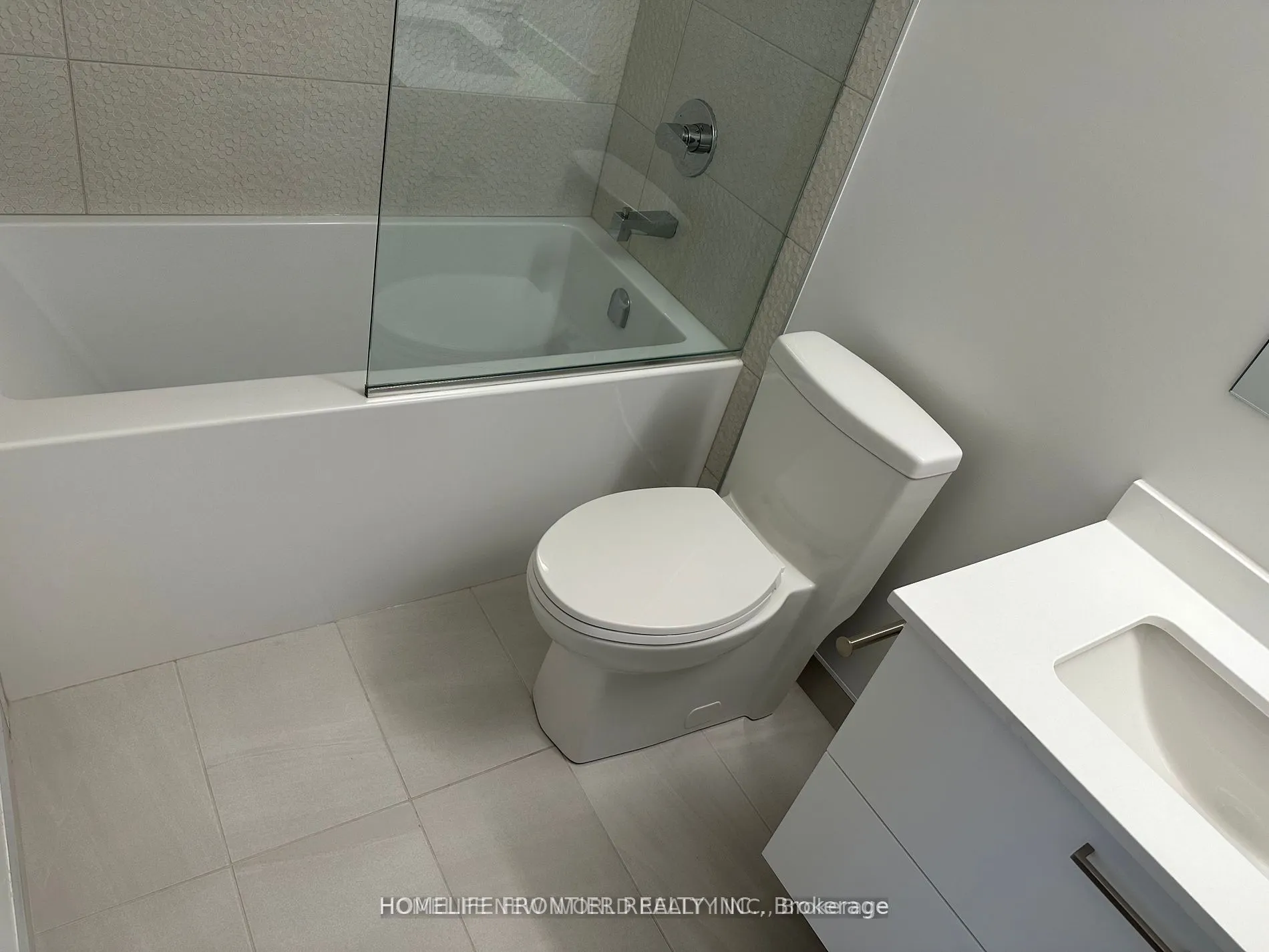 50 Upper Mall Way, #B802