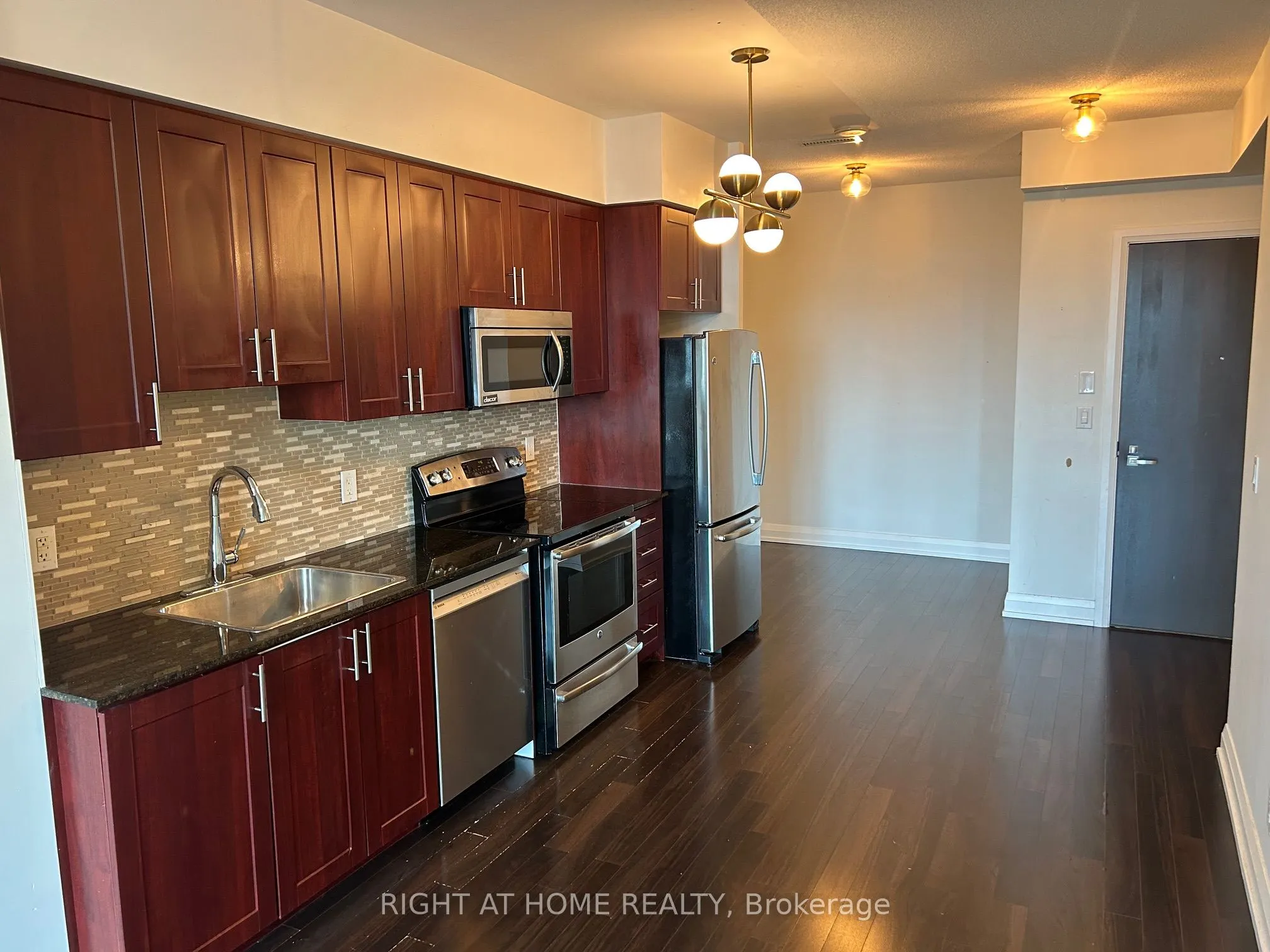 7161 Yonge Street, #2123