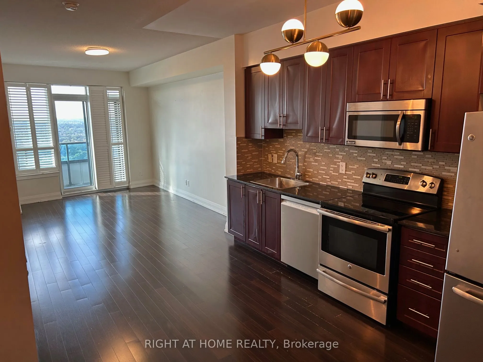 7161 Yonge Street, #2123