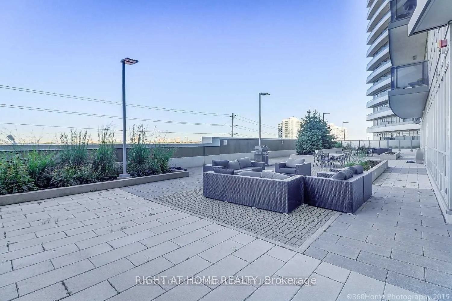 7161 Yonge Street, #2123