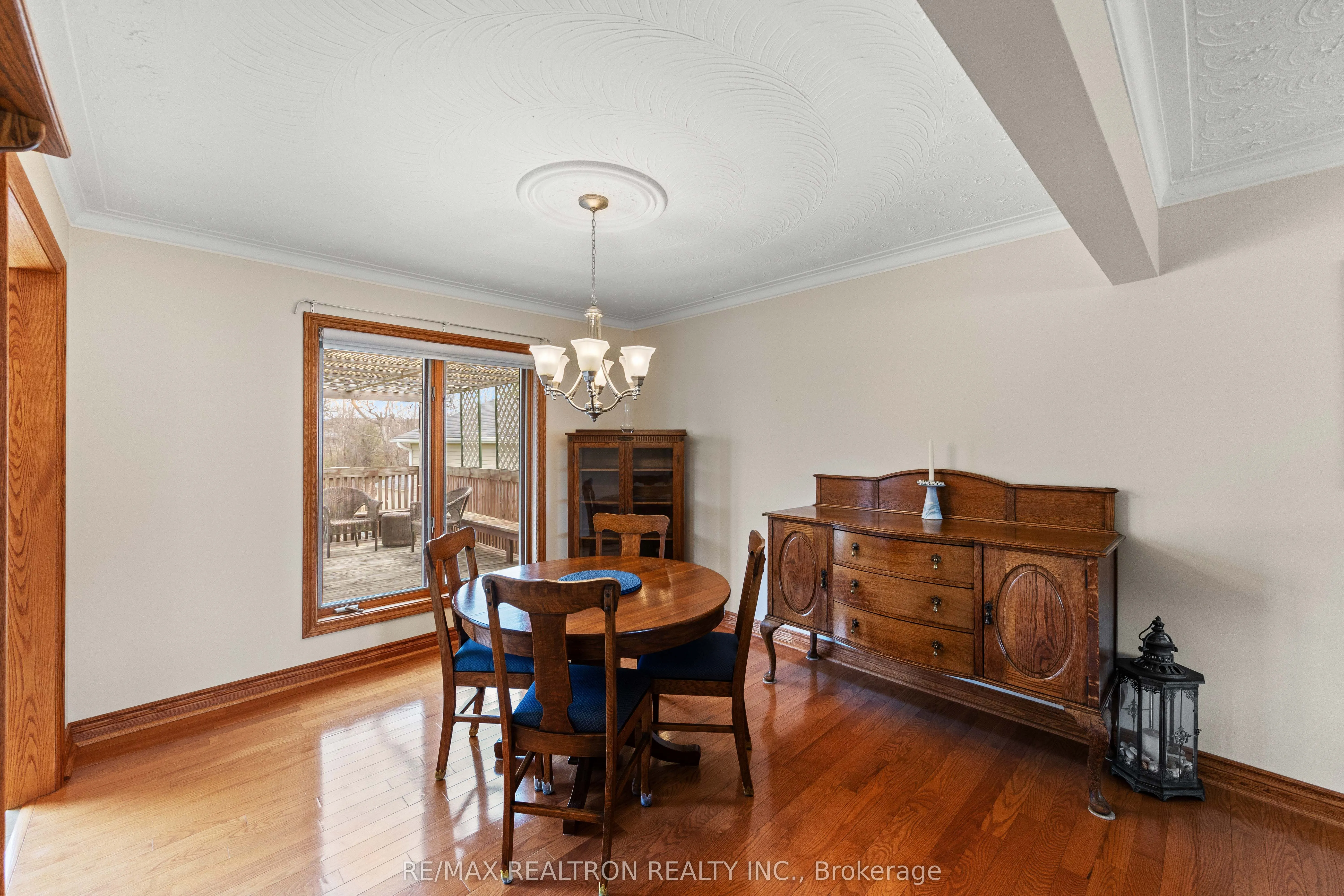 593 Simcoe Road