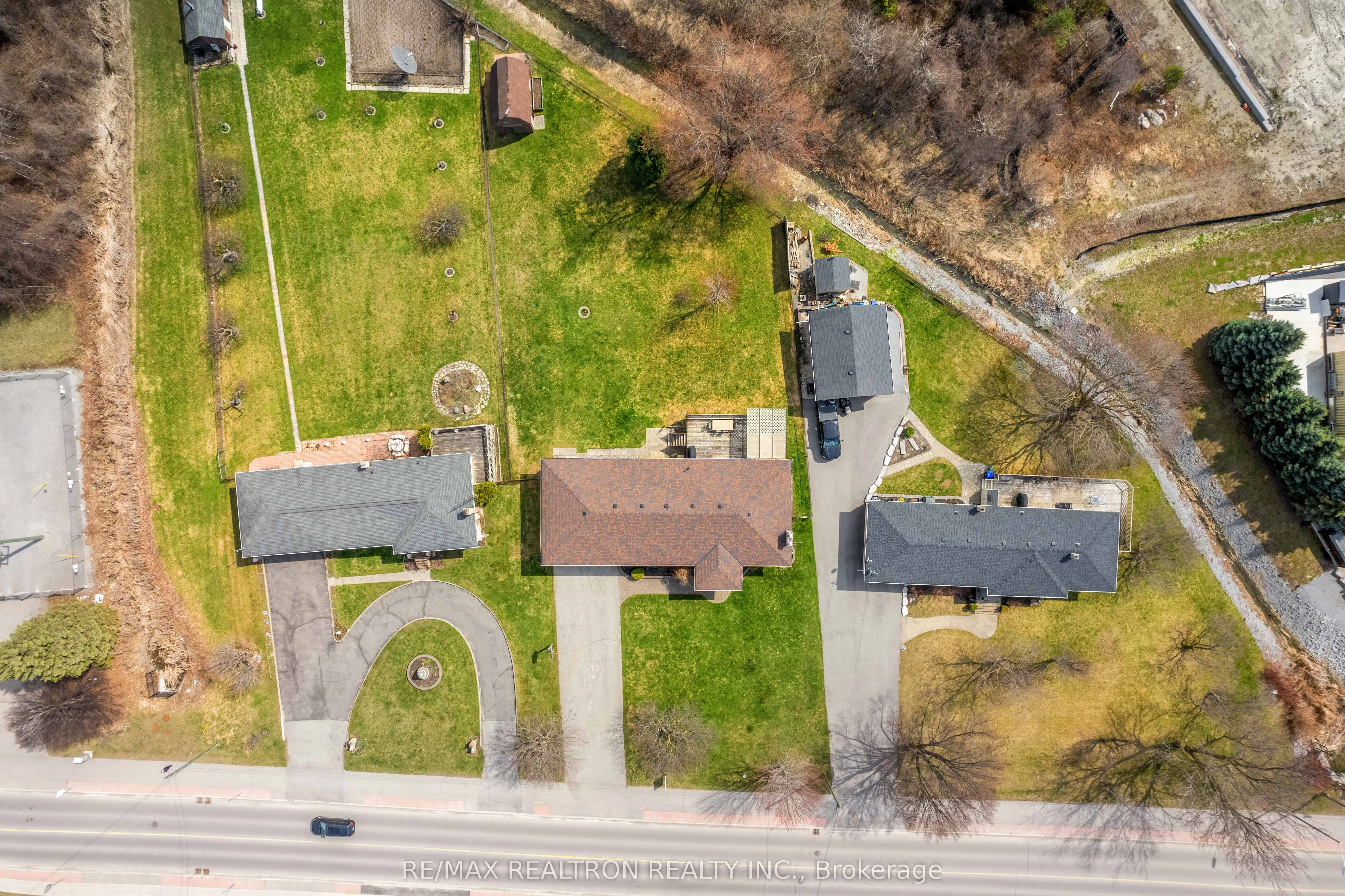 593 Simcoe Road
