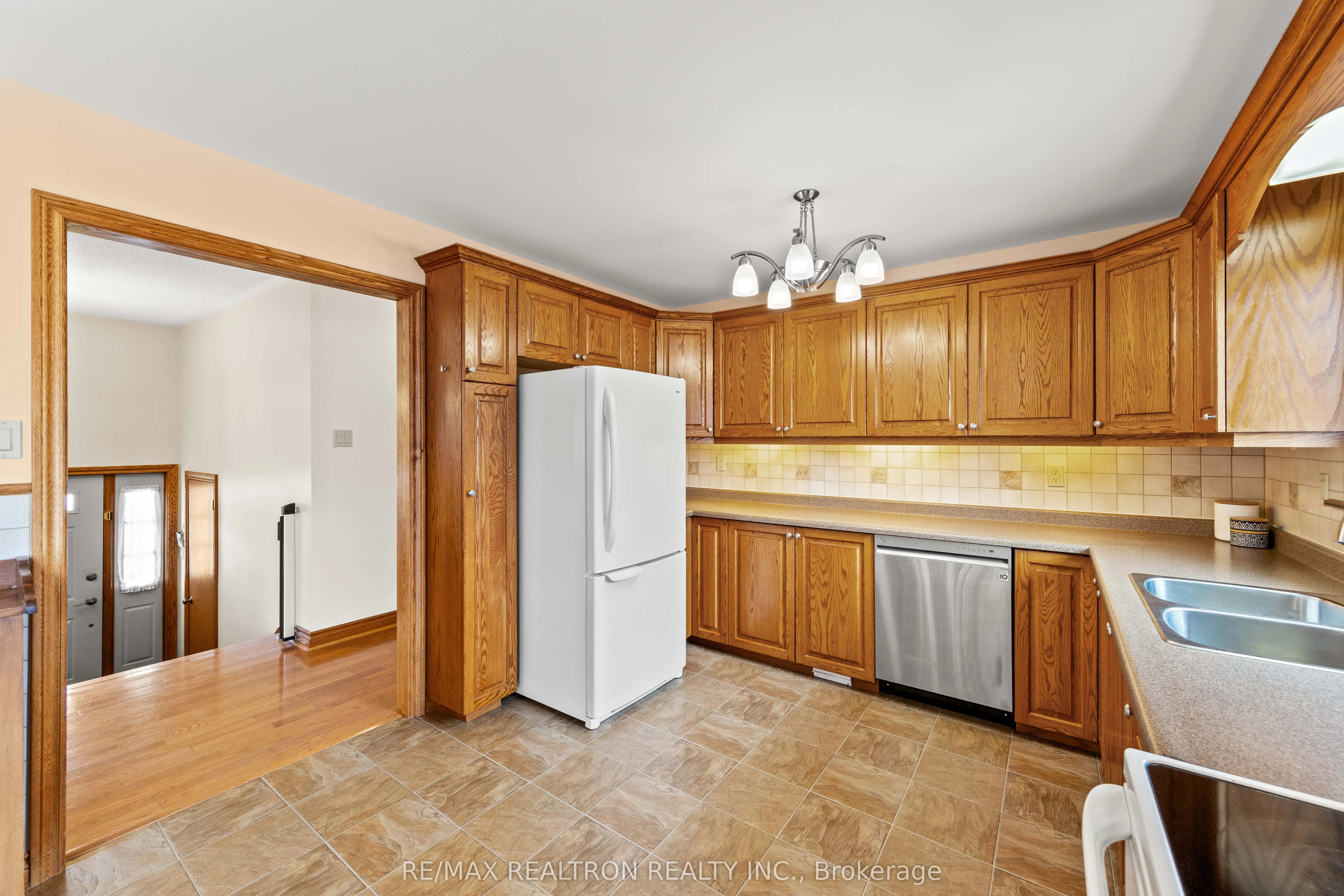 593 Simcoe Road