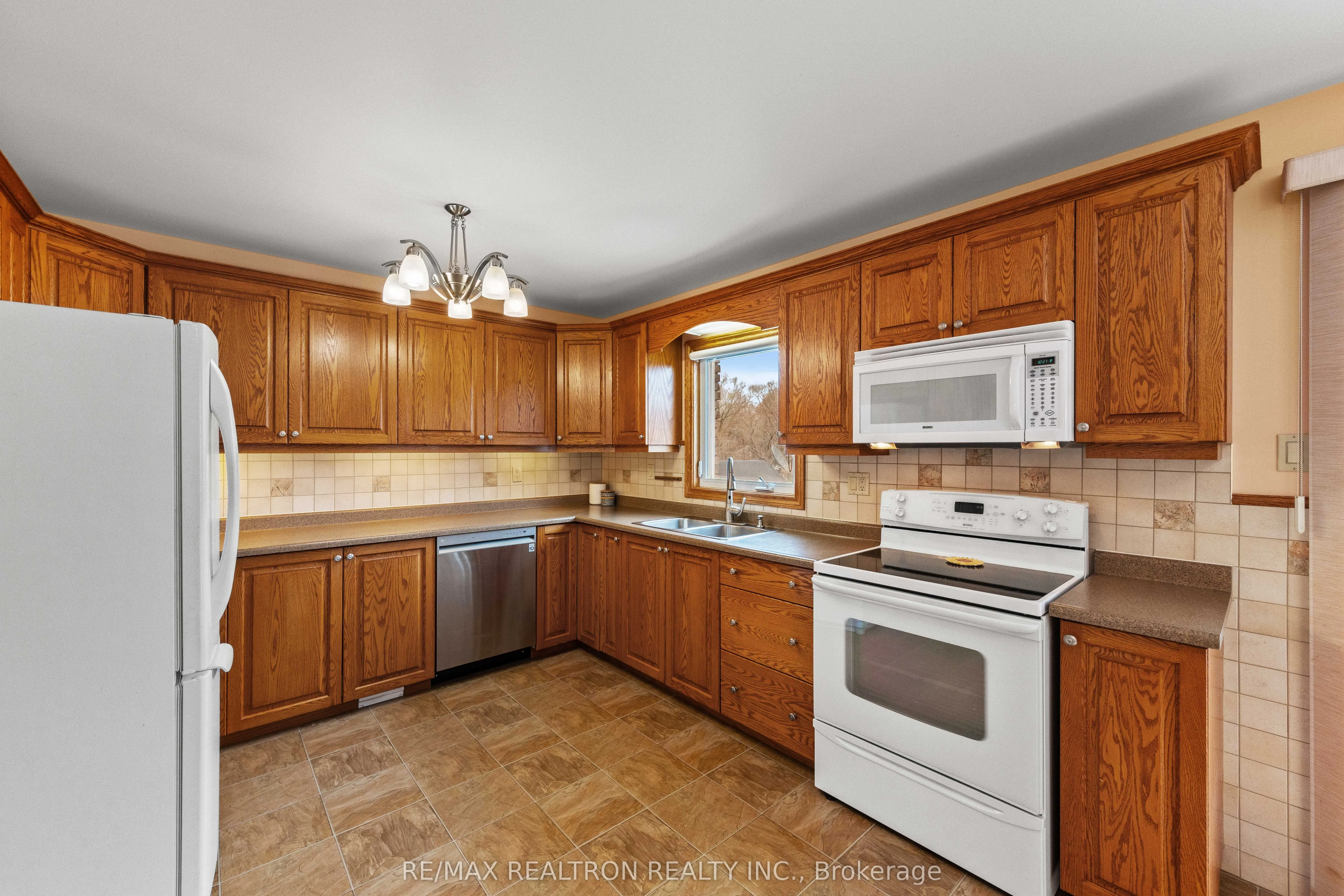 593 Simcoe Road