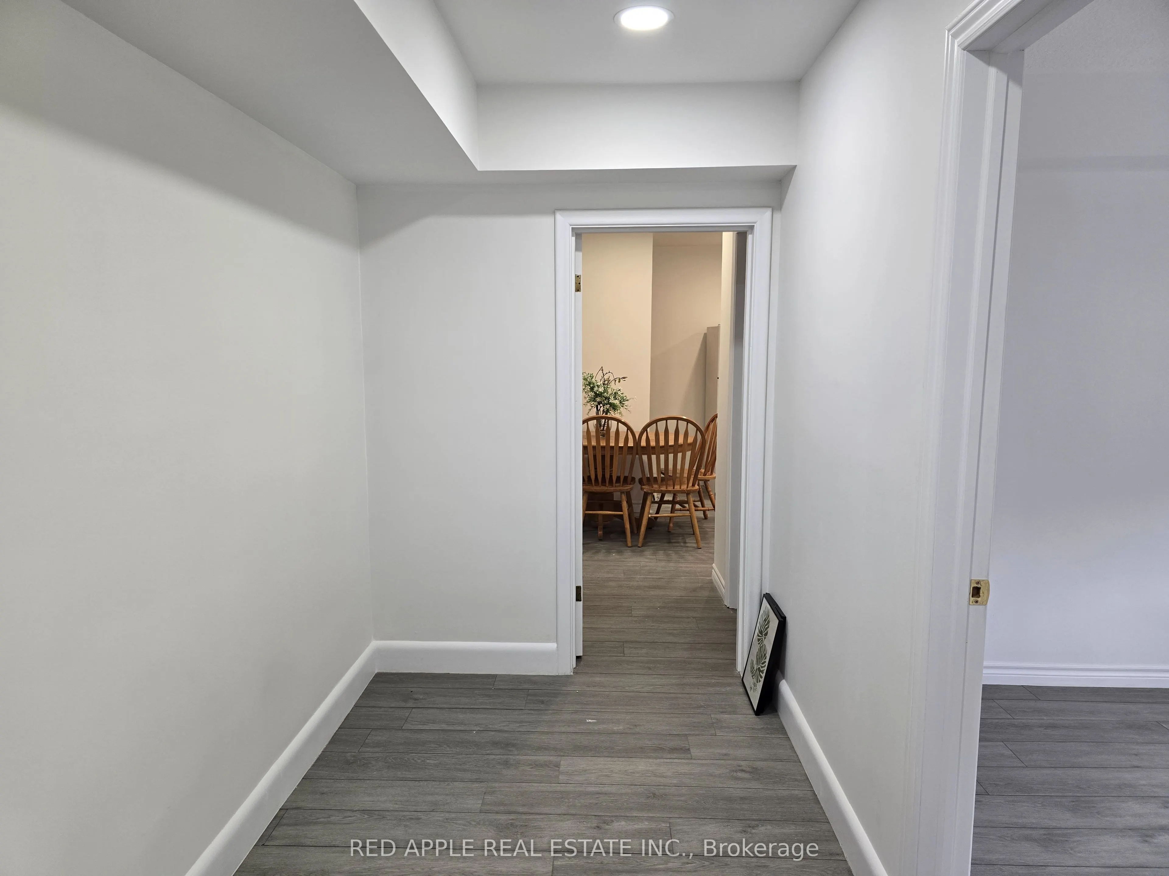 5 Holland Street W
