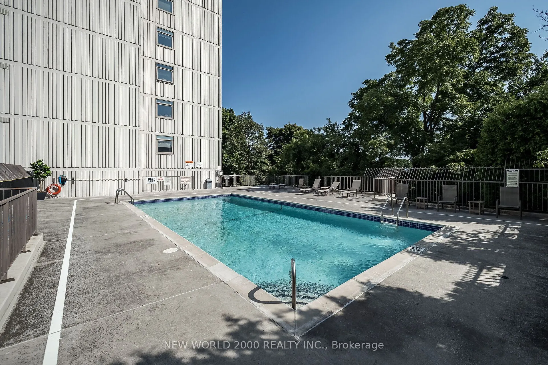 7811 Yonge Street, #410