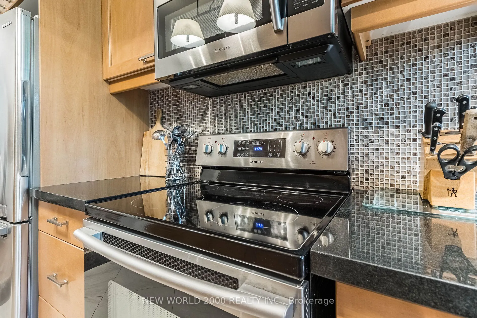 7811 Yonge Street, #410