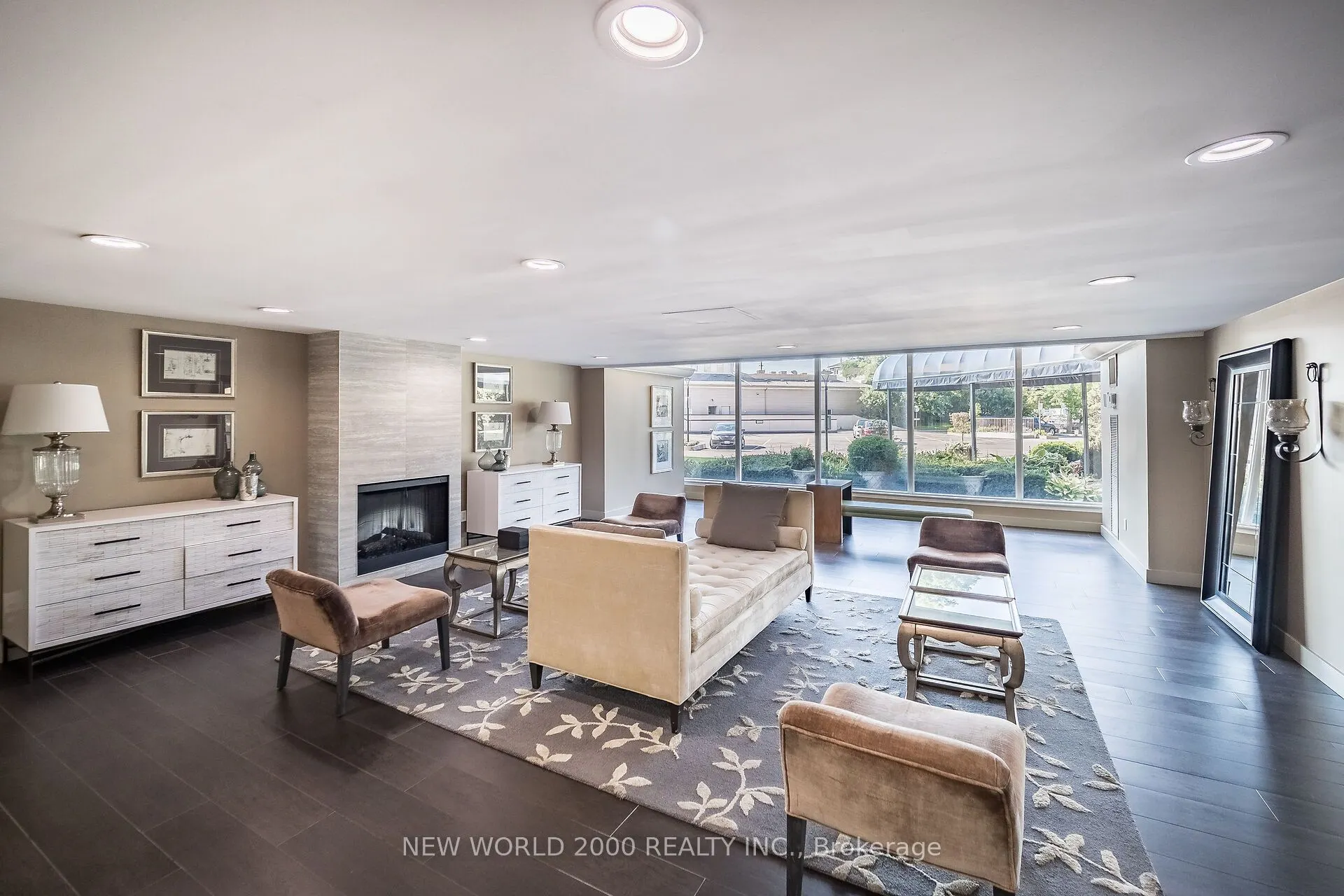 7811 Yonge Street, #410