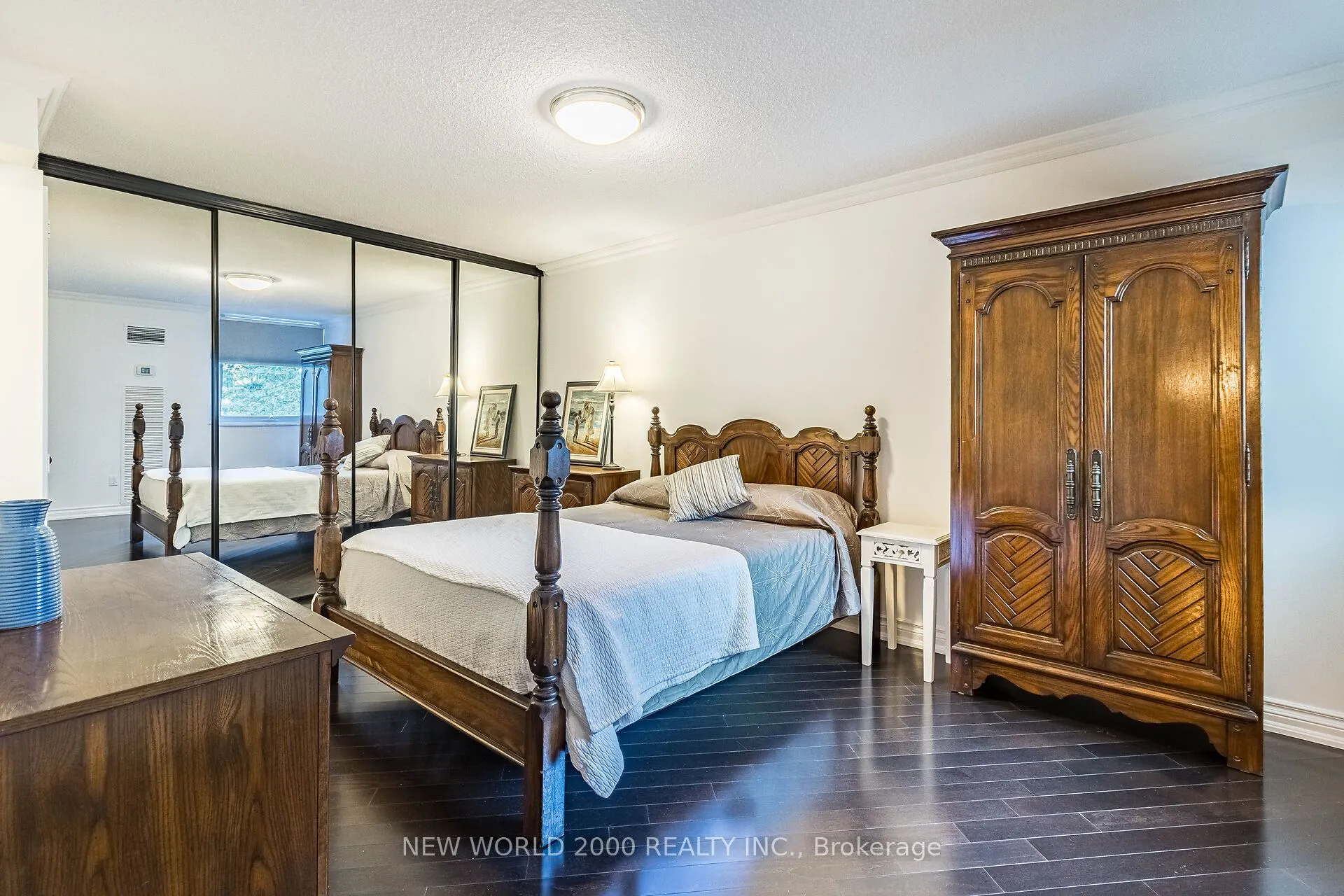 7811 Yonge Street, #410