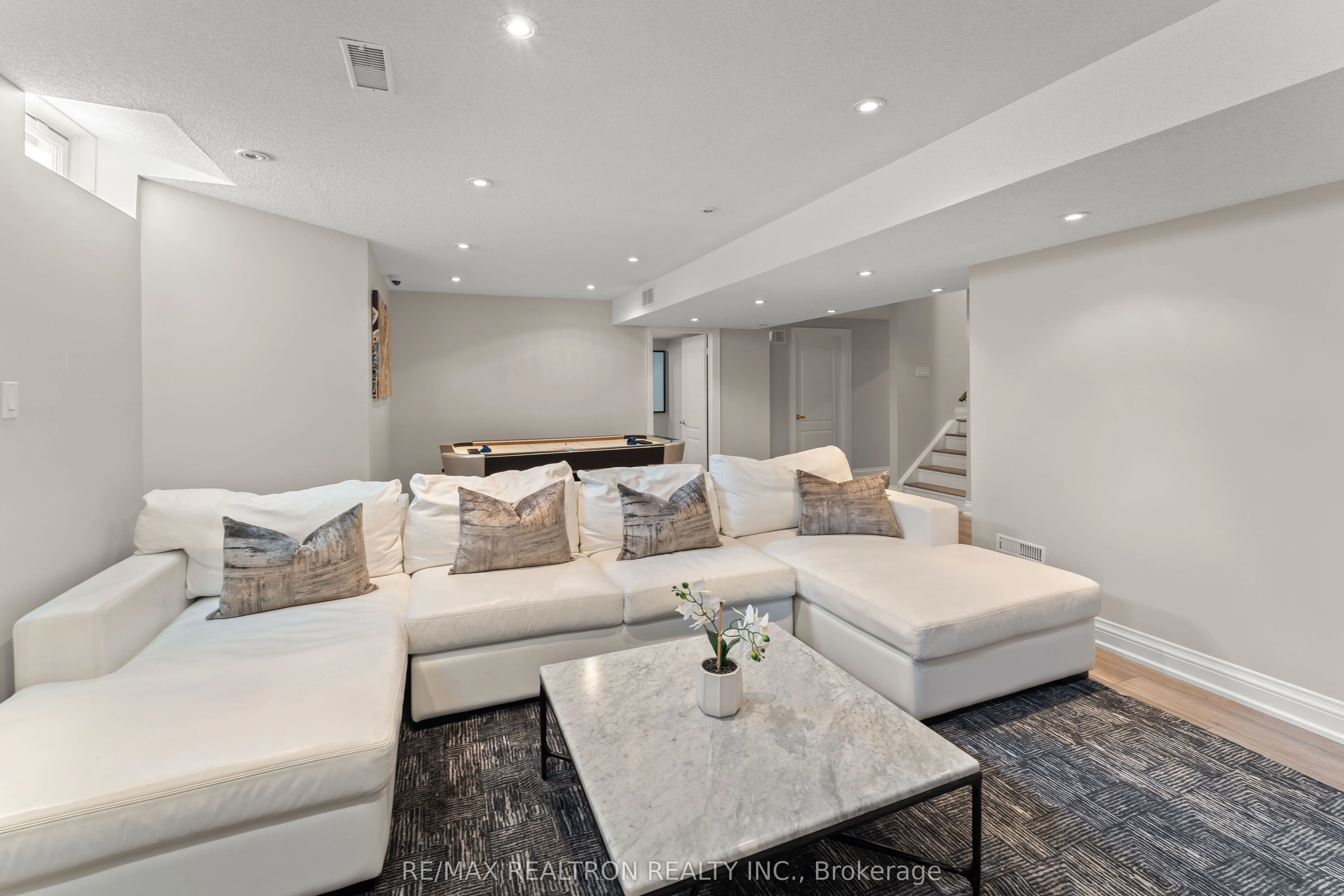 43 Basie Gate