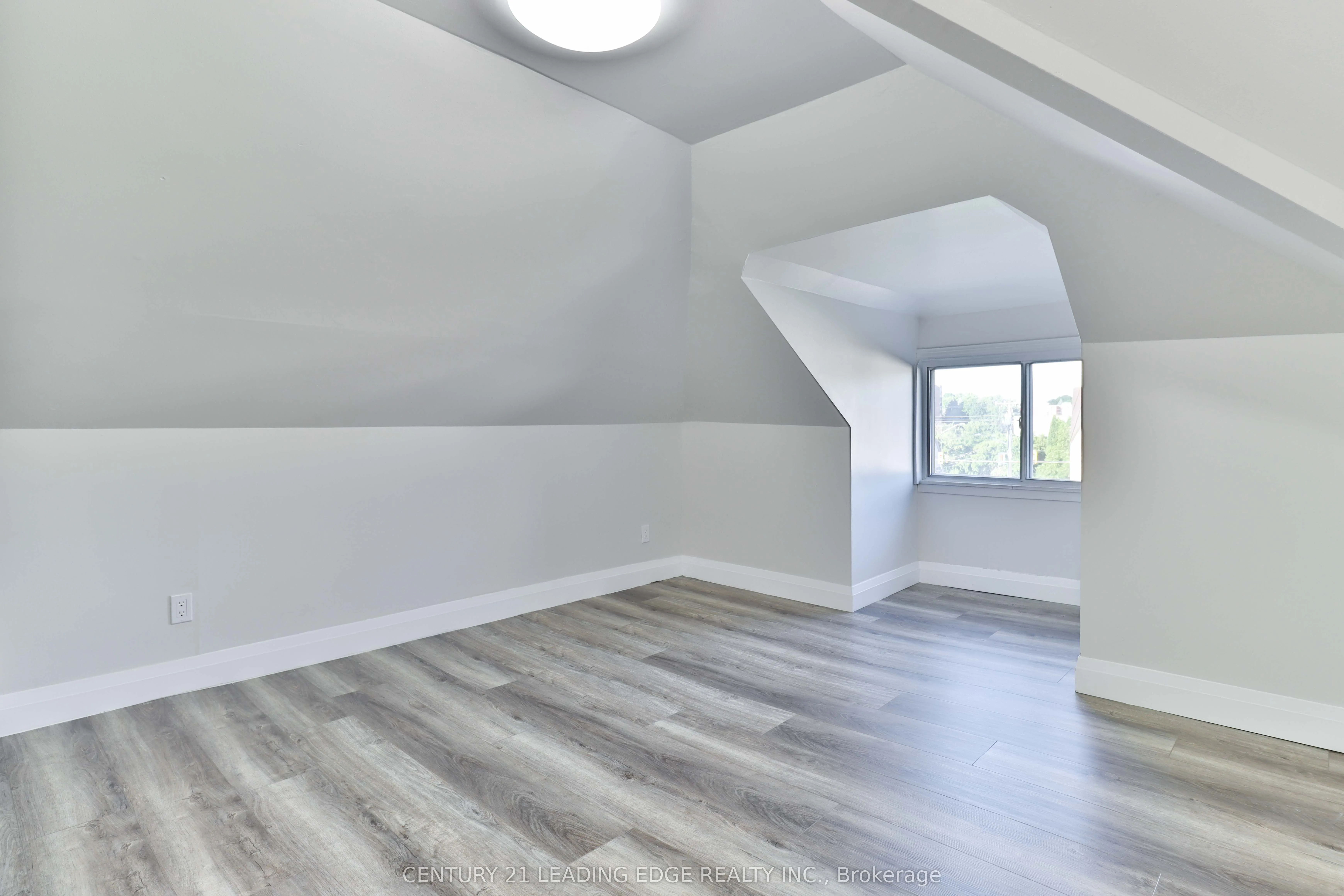 487 Eagle Street, #B