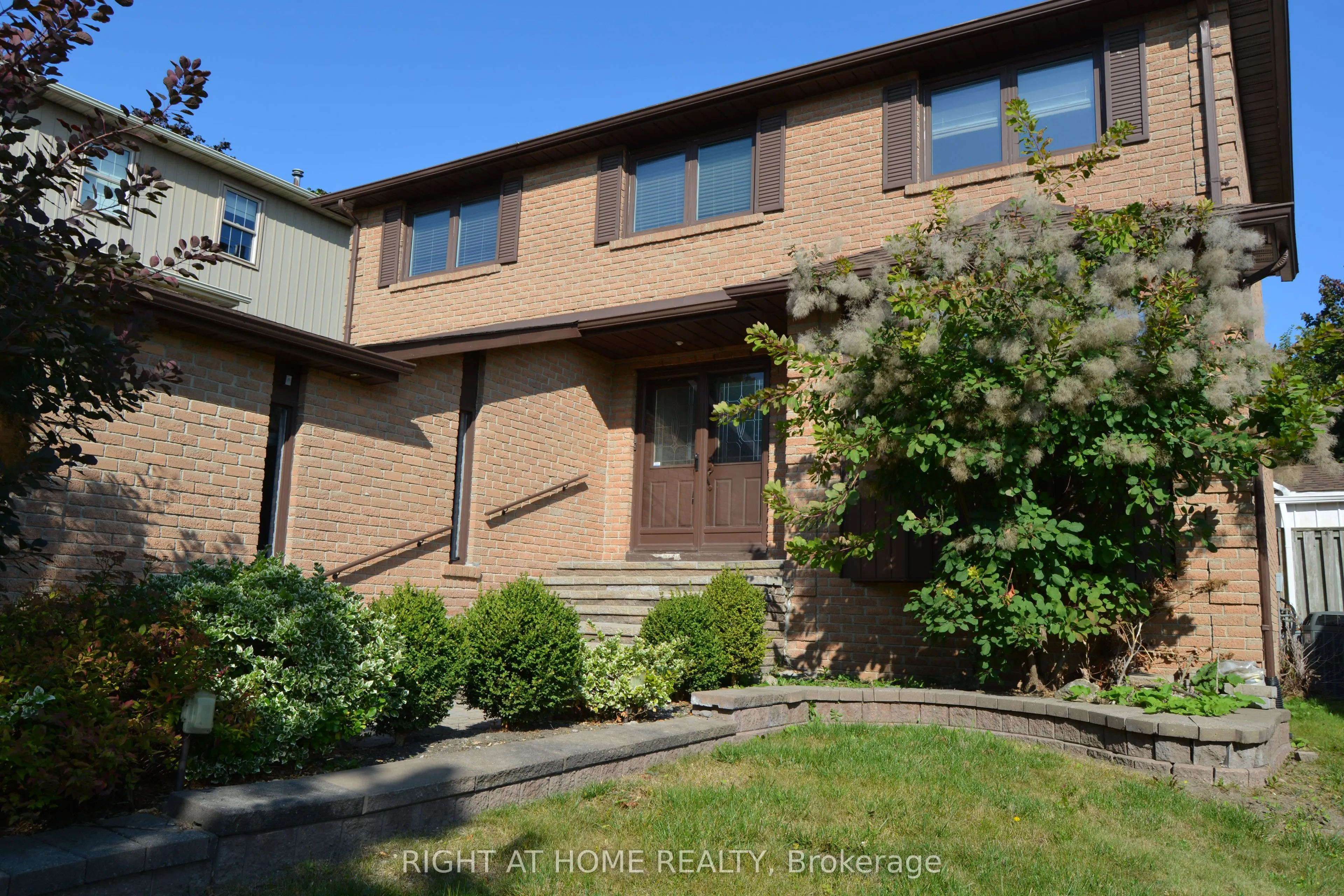 449 Dover Crescent