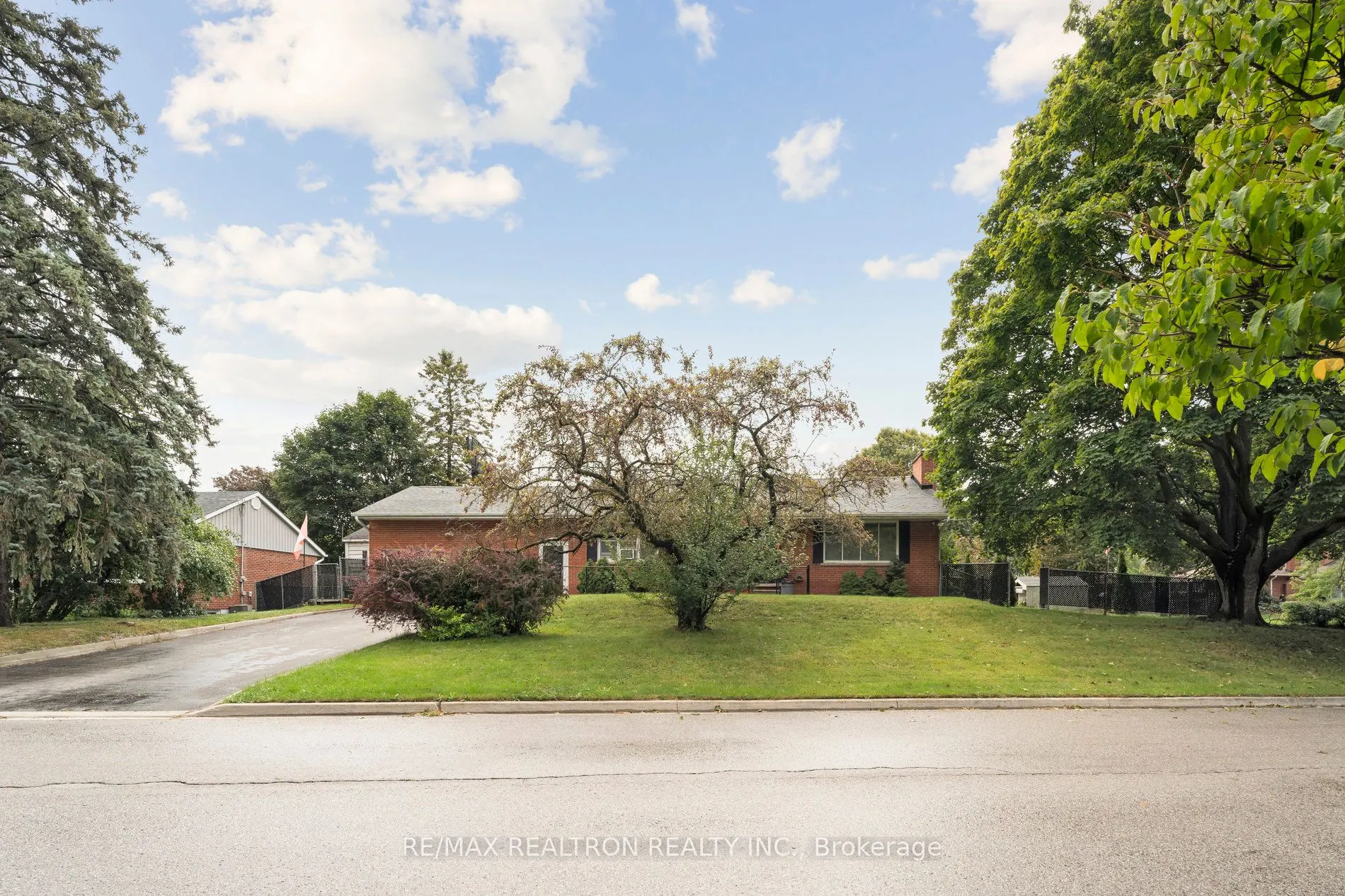 230 Avenue Road