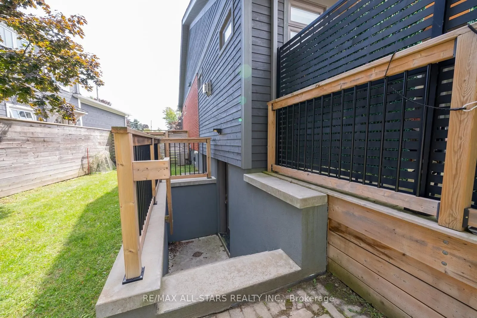 85 Manitoba Street