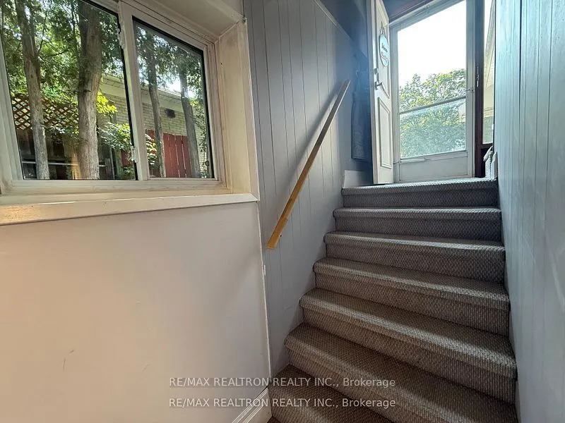 18 Irwin Avenue, #basement