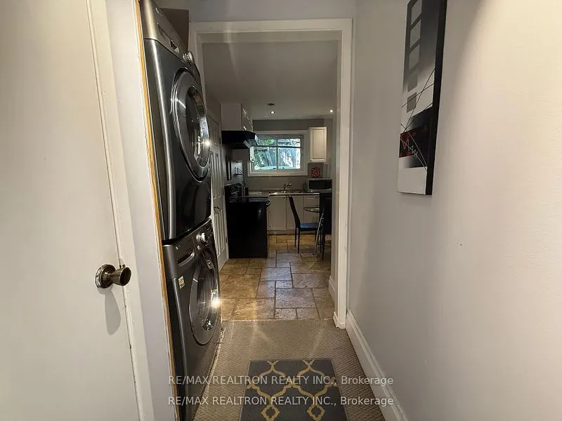 18 Irwin Avenue, #basement