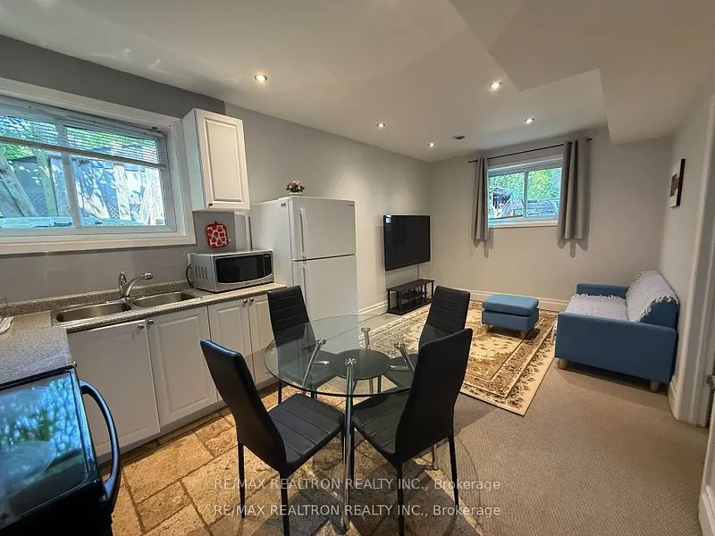 18 Irwin Avenue, #basement
