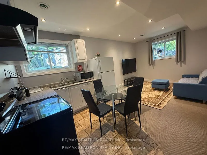 18 Irwin Avenue, #basement