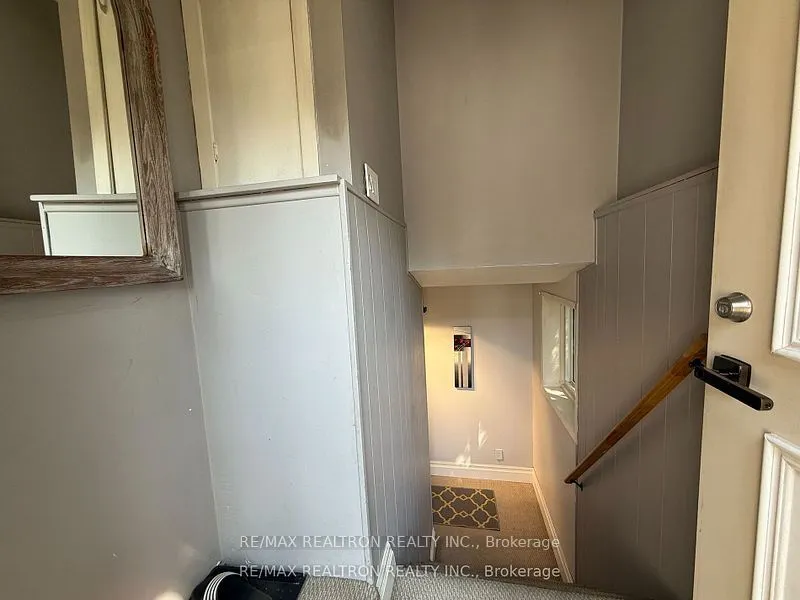 18 Irwin Avenue, #basement